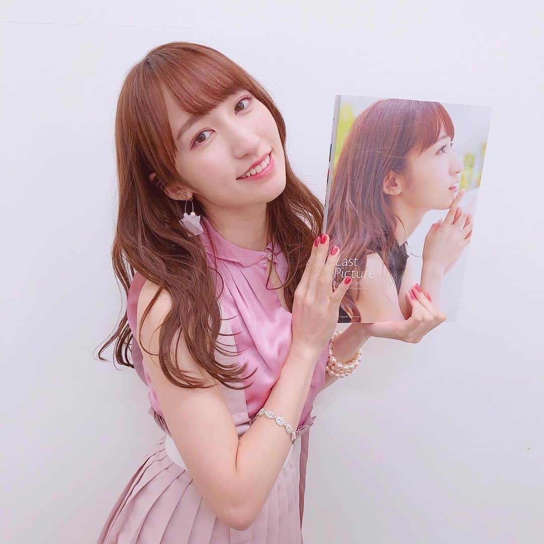 山木梨沙のインスタグラム：「本日発売！ 山木梨沙 ラストビジュアルフォトブック「Last Picture」  わたしの最後のフォトブックです。 全国5カ所でイベントもありますので、是非ゲットしてください🥰  #country_girls #山木梨沙 #lastpicture」