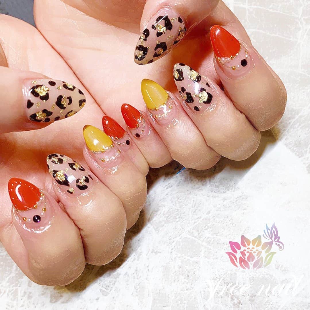 free nail フリーネイルのインスタグラム：「. お客様ネイル💅🏻❄️ . レオパードネイル🐆💫 . 冬は暖色系に合わせて⛄️🧡❤️💛 . ご来店ありがとうございました🙇🏻‍♀️🙇🏻‍♀️🙇🏻‍♀️💗 . #ネイルアート #ジェルネイル #ネイルサロン #大阪ネイルサロン #ネイルデザイン #ネイルチェンジ #アニマルネイル #レオパードネイル #金箔ネイル #パールネイル #オレンジネイル #イエローネイル #デザインネイル #トレンドネイル #大人ネイル #ロングネイル #冬ネイル #winternails #nailsart #nailsdid #美甲 #日式美甲 #日式美甲胶 #日本美甲师 #日本美甲老师 #美甲上课 #日本胶 #フリーネイル #freenail」