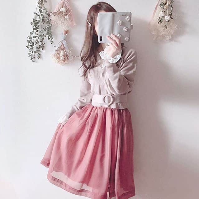のインスタグラム：「. オーガンジー素材でボリュームのあるLuLuemのスカート🎀 ふわふわのスカートなので女の子らしくニットと合わせてもいい感じです◎ . ------------------------------------------------------------ ・Product ：LuLuem ------------------------------------------------------------ . repost from @miiannnnn  #KIREIMO #キレイモ #脱毛 #全身脱毛 #脱毛サロン #kireimo_fashion #美容 #美容情報 #美容部 #肌ケア #大人可愛い #オトナ女子 #deicy #mecouture #LuLuem #コーディネート #お洒落さんと繋がりたい #おしゃれさんと繋がりたい #かわいい #大人フェミニン #大人レディ #きれいめカジュアル #韓国ファッション #プチプラ #プチプラコーデ #置き画 #置き画くら部 #ルルエム #女子力向上委員会 #ロングスカート」