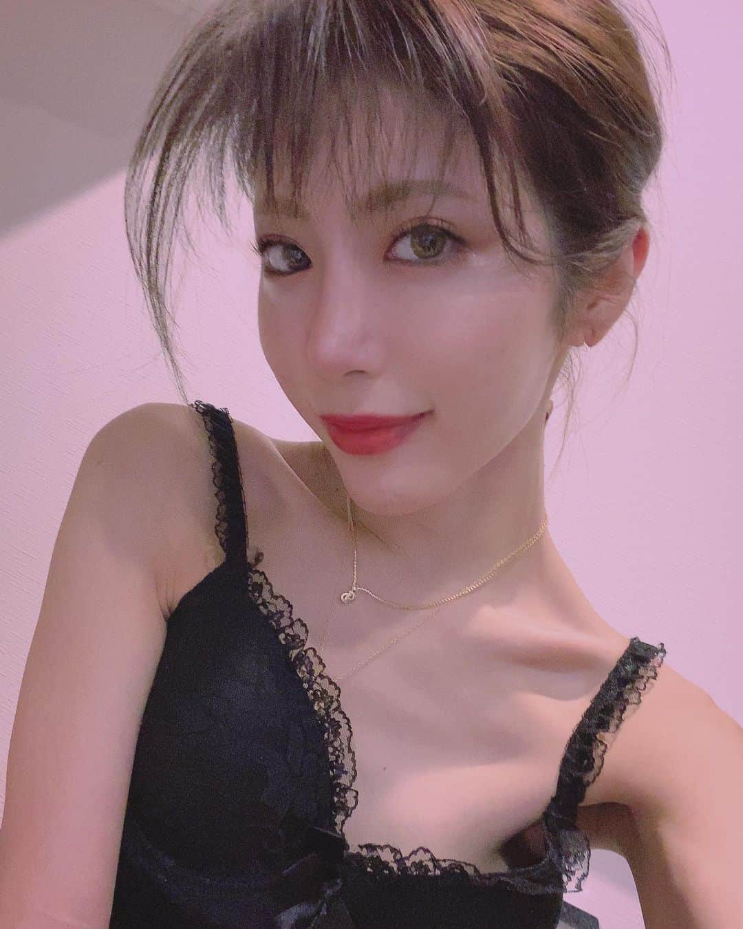 のインスタグラム：「一度失った信用を取り返すのは難しい 信じることも難しい #ランジェリー にハマってる琴でした。」
