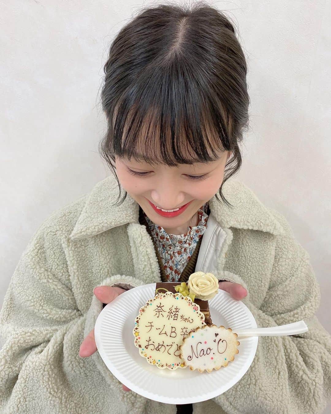 太田奈緒さんのインスタグラム写真 - (太田奈緒Instagram)「👍👍👍 . . . チームBツアーでさっほーさんママが差し入れでくださった特注のケーキです。プレートが可愛すぎました☺️💙 . あと、チームB兼任での活動がこのツアーで最後だということを知ってくださってたみたいで、こんなに可愛いプレートまで用意してくださって、、嬉しかったです🥺 . . #やっほーさっほーチームb」12月11日 16時04分 - tanao_official