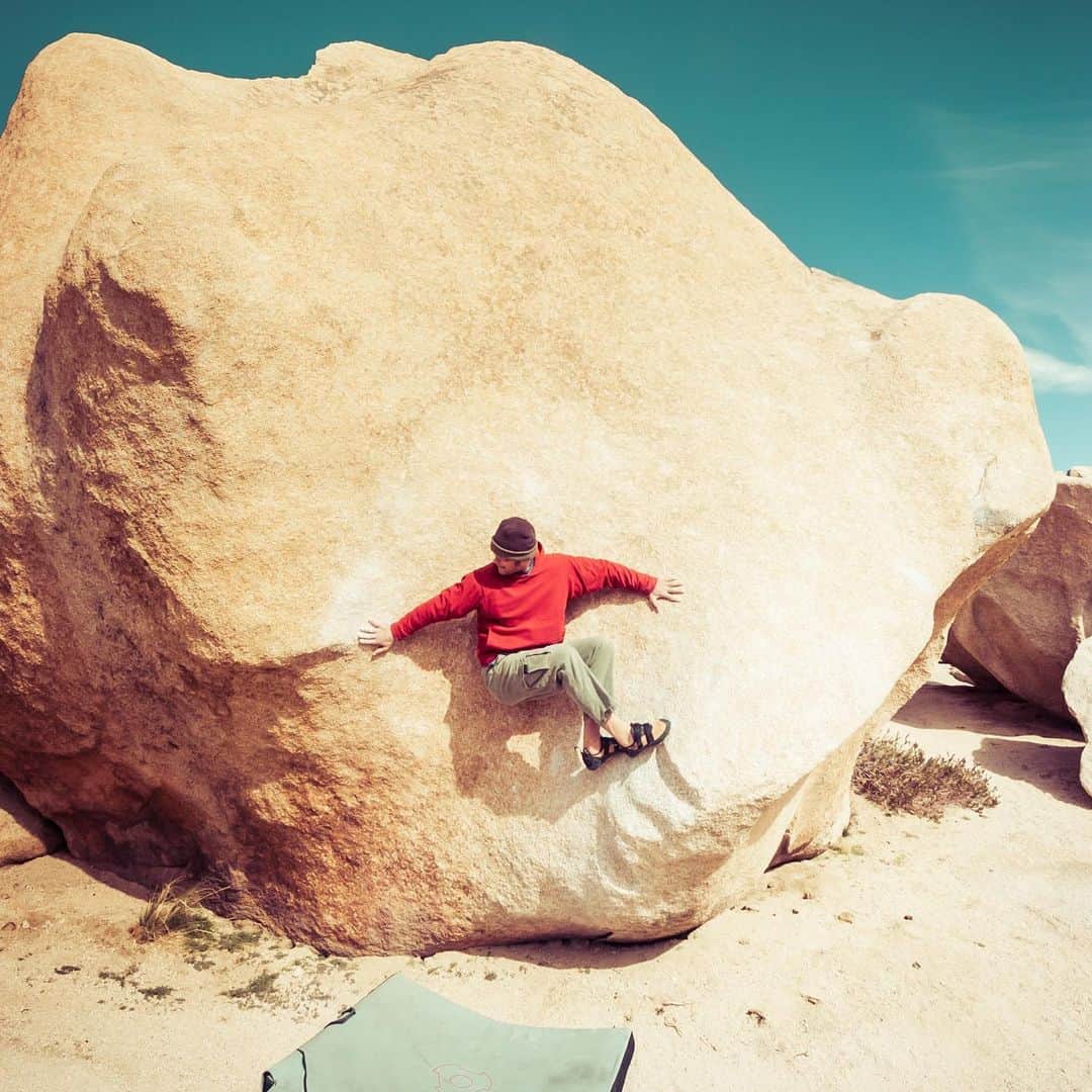 ウド・ノイマンさんのインスタグラム写真 - (ウド・ノイマンInstagram)「will get my yearly dose of desert Granit soon! #boulderingisthebest #movingoverstone #stemgem #rockclimbing」12月11日 16時06分 - _udini_