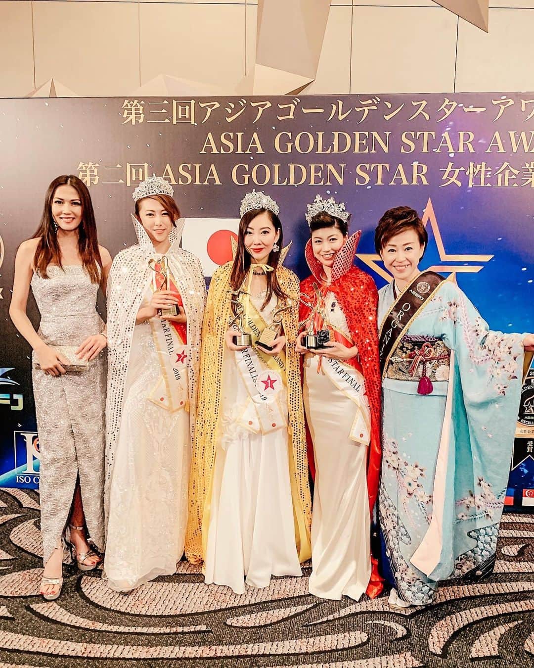浅井香葉子さんのインスタグラム写真 - (浅井香葉子Instagram)「「ASIA GOLDEN STAR 女性企業家コンテスト2019」✨﻿ ﻿ 知性と教養を兼ね備えた﻿ "女性企業家の為の"コンテスト✨﻿ ﻿ コンテスト指導を担当させて頂き﻿ 無事に終えました✨﻿ ﻿ ランウェイウォーキングから﻿ スピーチの審査があり﻿ ﻿ 個々のビジネスが﻿ 社会に貢献していく思いを聞き﻿ ﻿ それぞれの使命﻿ それぞれの役割があって﻿ 世界の未来が幸せに包まれるんだと﻿ ﻿ 改めてこのコンテストに携われた事に﻿ 感謝いたします﻿ ﻿ 受賞された皆さま﻿ おめでとうございます🎊﻿ ﻿ 来年2月の世界大会も﻿ 応援しています✨﻿ ﻿ . ___________★_____________________﻿ 「在り方・歩き方・美しい動きの魅せ方」で﻿ あなたの存在そのものを輝きにする﻿ ﻿「Life Shift Walking」﻿﻿ ﻿ 👠レッスンのご依頼は @asaikayoko ﻿ プロフィールURLから・またはDM下さい﻿ ﻿ 👠公式LINE@﻿ ID検索@asaikayokoworld﻿ ﻿ #asiagoldenstaraward #asiagoldenstarcntest #アジアゴールデンスターアワード #アジアゴールデンスターコンテスト #アジアゴールデンスタークィンカレッジ #女性企業家 #ミセスコンテスト対策 #ミセスコンテスト #ミセスコンテスト世界大会 #浅井香葉子 #ウォーキング講師 #ウォーキング講師浅井香葉子 #ライフシフトウォーキング #女性企業家コンテスト」12月11日 16時15分 - asaikayoko