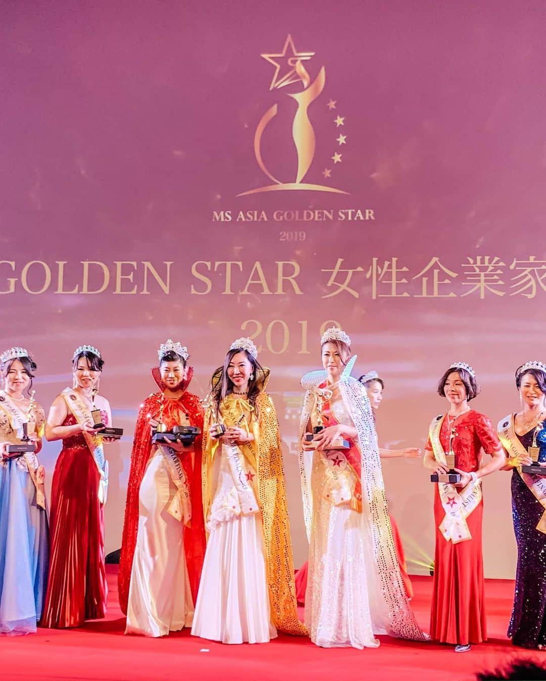 浅井香葉子さんのインスタグラム写真 - (浅井香葉子Instagram)「「ASIA GOLDEN STAR 女性企業家コンテスト2019」✨﻿ ﻿ 知性と教養を兼ね備えた﻿ "女性企業家の為の"コンテスト✨﻿ ﻿ コンテスト指導を担当させて頂き﻿ 無事に終えました✨﻿ ﻿ ランウェイウォーキングから﻿ スピーチの審査があり﻿ ﻿ 個々のビジネスが﻿ 社会に貢献していく思いを聞き﻿ ﻿ それぞれの使命﻿ それぞれの役割があって﻿ 世界の未来が幸せに包まれるんだと﻿ ﻿ 改めてこのコンテストに携われた事に﻿ 感謝いたします﻿ ﻿ 受賞された皆さま﻿ おめでとうございます🎊﻿ ﻿ 来年2月の世界大会も﻿ 応援しています✨﻿ ﻿ . ___________★_____________________﻿ 「在り方・歩き方・美しい動きの魅せ方」で﻿ あなたの存在そのものを輝きにする﻿ ﻿「Life Shift Walking」﻿﻿ ﻿ 👠レッスンのご依頼は @asaikayoko ﻿ プロフィールURLから・またはDM下さい﻿ ﻿ 👠公式LINE@﻿ ID検索@asaikayokoworld﻿ ﻿ #asiagoldenstaraward #asiagoldenstarcntest #アジアゴールデンスターアワード #アジアゴールデンスターコンテスト #アジアゴールデンスタークィンカレッジ #女性企業家 #ミセスコンテスト対策 #ミセスコンテスト #ミセスコンテスト世界大会 #浅井香葉子 #ウォーキング講師 #ウォーキング講師浅井香葉子 #ライフシフトウォーキング #女性企業家コンテスト」12月11日 16時15分 - asaikayoko