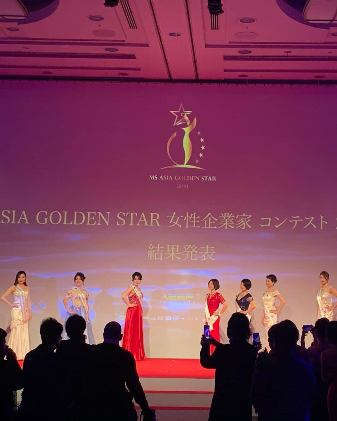 浅井香葉子さんのインスタグラム写真 - (浅井香葉子Instagram)「「ASIA GOLDEN STAR 女性企業家コンテスト2019」✨﻿ ﻿ 知性と教養を兼ね備えた﻿ "女性企業家の為の"コンテスト✨﻿ ﻿ コンテスト指導を担当させて頂き﻿ 無事に終えました✨﻿ ﻿ ランウェイウォーキングから﻿ スピーチの審査があり﻿ ﻿ 個々のビジネスが﻿ 社会に貢献していく思いを聞き﻿ ﻿ それぞれの使命﻿ それぞれの役割があって﻿ 世界の未来が幸せに包まれるんだと﻿ ﻿ 改めてこのコンテストに携われた事に﻿ 感謝いたします﻿ ﻿ 受賞された皆さま﻿ おめでとうございます🎊﻿ ﻿ 来年2月の世界大会も﻿ 応援しています✨﻿ ﻿ . ___________★_____________________﻿ 「在り方・歩き方・美しい動きの魅せ方」で﻿ あなたの存在そのものを輝きにする﻿ ﻿「Life Shift Walking」﻿﻿ ﻿ 👠レッスンのご依頼は @asaikayoko ﻿ プロフィールURLから・またはDM下さい﻿ ﻿ 👠公式LINE@﻿ ID検索@asaikayokoworld﻿ ﻿ #asiagoldenstaraward #asiagoldenstarcntest #アジアゴールデンスターアワード #アジアゴールデンスターコンテスト #アジアゴールデンスタークィンカレッジ #女性企業家 #ミセスコンテスト対策 #ミセスコンテスト #ミセスコンテスト世界大会 #浅井香葉子 #ウォーキング講師 #ウォーキング講師浅井香葉子 #ライフシフトウォーキング #女性企業家コンテスト」12月11日 16時15分 - asaikayoko