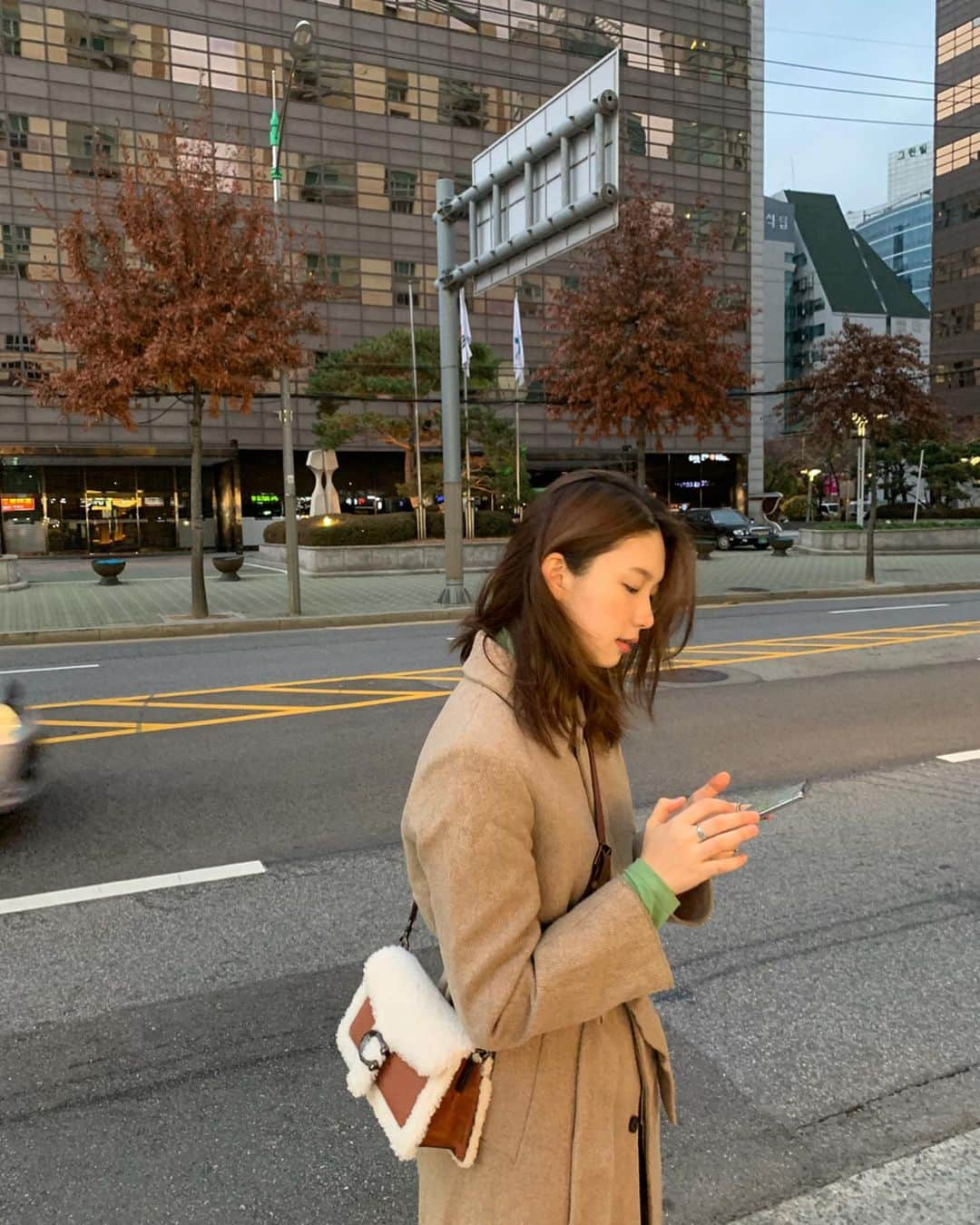 キム・ジンギョンさんのインスタグラム写真 - (キム・ジンギョンInstagram)「Hey, Seoul 🍁👜 #CoachNY #코치뉴욕 #TabbyBag #giftbyCoach」12月11日 16時17分 - jinkyung3_3