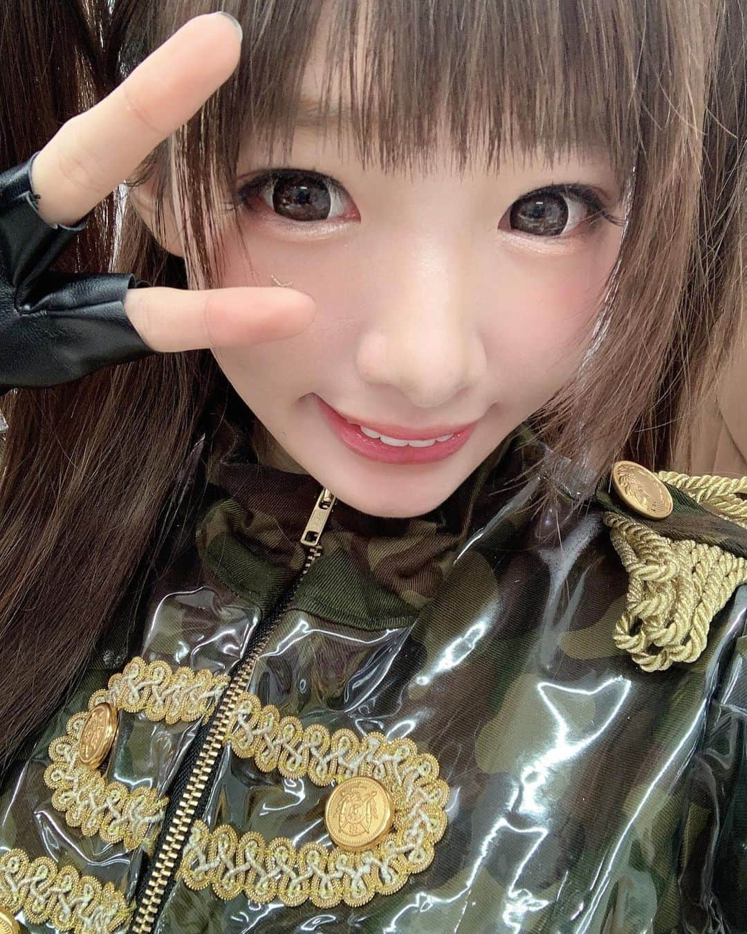 椎名ひかり（ひかりん）さんのインスタグラム写真 - (椎名ひかり（ひかりん）Instagram)「ライブ用の新衣装DEATH！ この日は、メイクばっちりめ 迷彩ナポレオンジャパリパーク🐯 全身もまた載せます  #迷彩　#ナポレオン　#カモフラ　#迷彩コーデ　#カモフラコーデ　#つけまつげ　#カラコン　#フラワーアイズ　#dap #ディーアップ　#椎名ひかり　#ぴかりん 　#クリスマスコフレ　#サバゲーコーデ　#ナポレオンジャケット　#code #fashion #ootd #プチプラコスメ　#メイク好き　#ギャルメイク」12月11日 16時27分 - pikarin_shiina