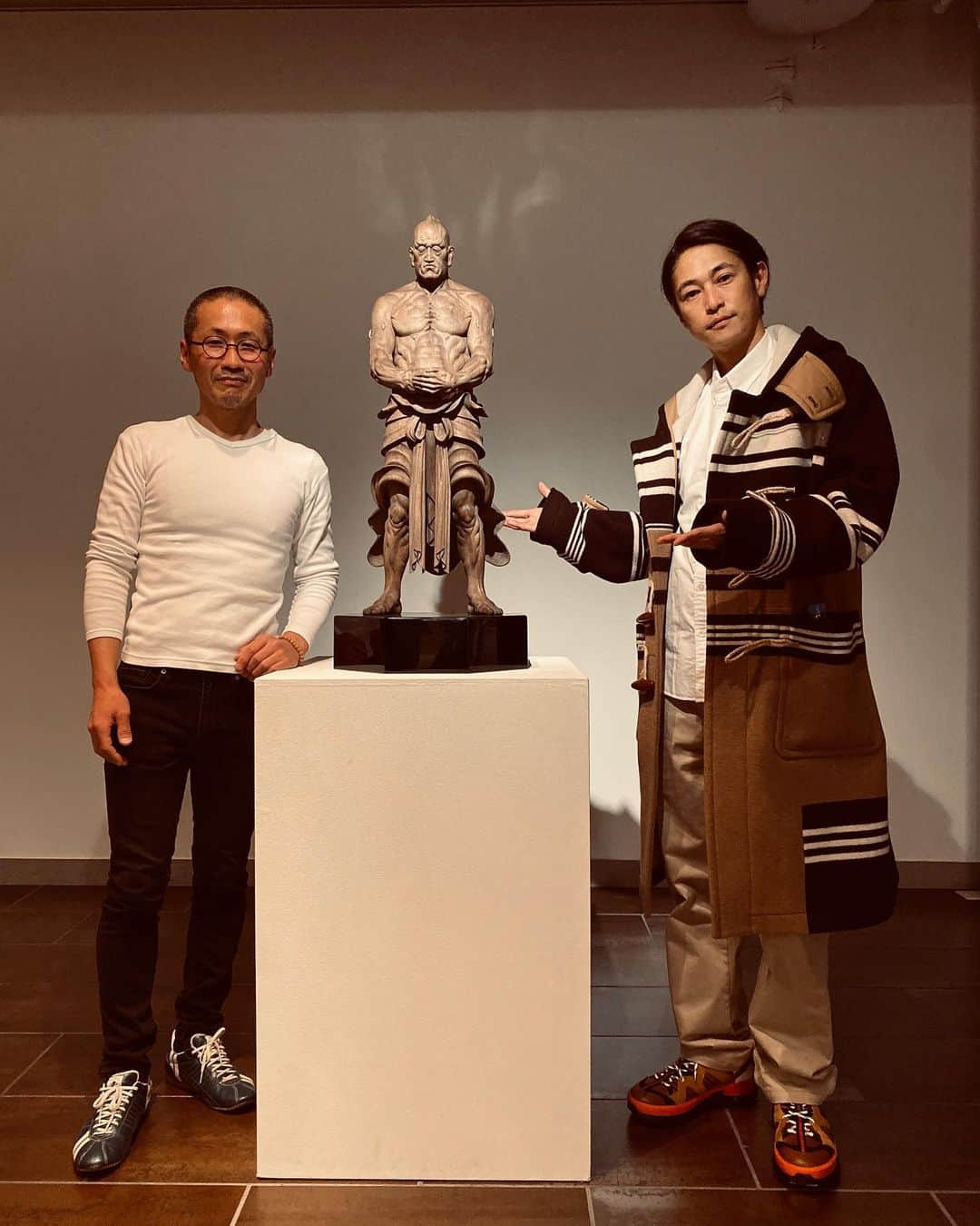 窪塚洋介さんのインスタグラム写真 - (窪塚洋介Instagram)「I went to Ginza and get good coat and shoes of Burberry. then went to Gizan Kato's gallery at Takashimaya. It was amazing wood carving buddha,,, That's for new generation. #burberry #ginza #gizan」12月11日 16時45分 - yosuke_kubozuka