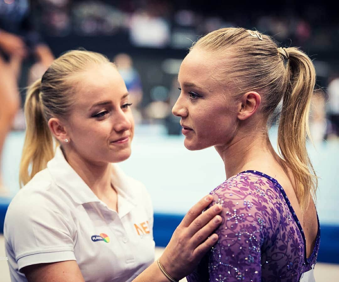 リーケ・ウェイファースのインスタグラム：「Can't describe how meaningful this year was to me..Exactly 1 year ago I stepped back into the gym to make a start, to discover if I felt that real passion for our beautiful sport again, and to see what I'm still capable of after the rough time I came back from at that moment. My thought which helped and fueled me since I was a young girl: "You can rise up from anything", was in the back of my mind, every single day. During the heaviest moments in my burnout, but also later at the challenging or victorious moments. I must say though, I have been blessed with the people around me who helped me in this journey, who have given me their love so freely, I can't thank those people enough who were there for me and helped me to rise up again.  It has been a lot this year, and I can look back very proud on the amazing process towards the highlights. It always has it's difficulties on the road as well, but I see it as a big adventure to always discover more and grow as a person from every experience on the road to your dreams. My personal comeback, and the team mission this year, it's been amazing! So happy that we opened the gate to the exciting road to Tokyo 2020 as a team!  Right now we are in Tokyo, for inspiration and preparation for next year! But before I can really start the next journey, I have to recover myself.. I got some injuries from the intense traject to Worlds, so I really need to take care of myself now, on every aspect to get fully recharged for the Olympic year! These dreams take a lot of effort, physically, mentally, emotionally, but it is as well so rewarding and fulfilling to live your life on its best, with love for what we do, and with the people we love. It's a blessing to feel fully alive!💖 My priority is to get 100% healthy again, and even while I have to keep my patience, I look forward to start my Olympic journey fit & strong soon!💪 Thanks for all your support to me and thanks for reading these words♡ Please, I would love it when you share with me 1. YOUR RISING MOMENT of the year, which you are most proud of 💫 2.TAG SOMEONE who have given you love & support so freely and thank them💜  #december #timetolookbackonyouramazingyear #thankful」