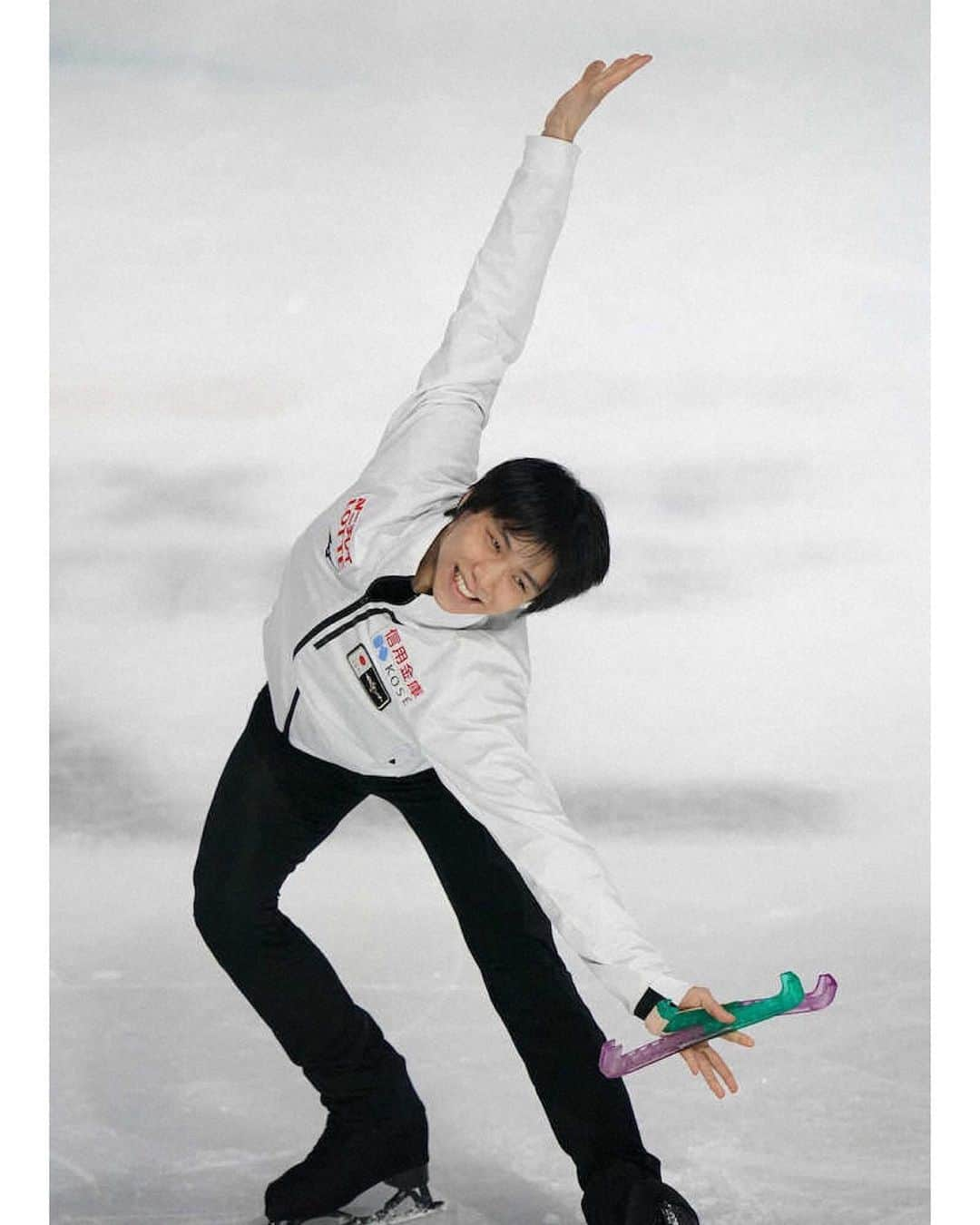 羽生結弦さんのインスタグラム写真 - (羽生結弦Instagram)「羽生さんがセルフィーを全部自分のiPodで撮ってるの感慨深いな…😌 Cr. Sponichi アフロスポーツ #羽生結弦 #yuzuruhanyu #figureskating #figureskater」12月11日 16時58分 - yuzu_kanami