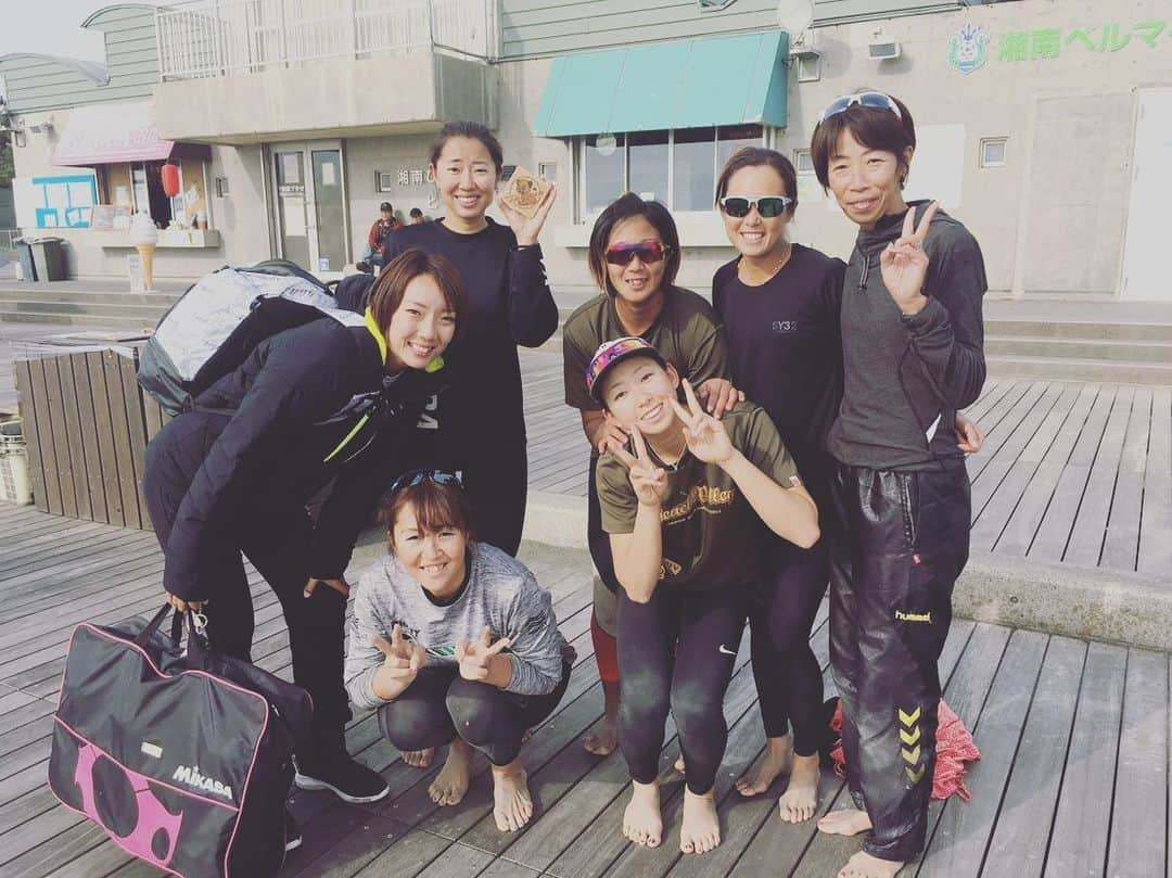 鈴木悠佳子のインスタグラム：「良い天気☀️良い練習🏐 #ワイルドフィット のBCAAとバモスで乗り越えました！飲み物にBCAA混ぜて飲んだから毎日元気モリモリ💪🏼 12/14はベルマーレのプレーオフ決定戦⚽️ まじでバモス‼️ 12/15は荒井商事公認大会🏐 これは、みゆきさんと出場します🌟 #湘南ベルマーレ #荒井商事株式会社 #PENLTY #ワイルドフィット #bcaa」