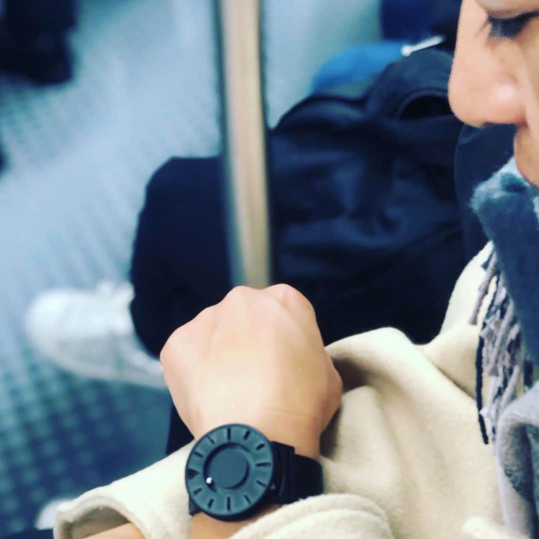 山田幸代さんのインスタグラム写真 - (山田幸代Instagram)「このwatchが本当の大好きなんです😍 ”eoneのBRADLEY“  誰でも時間がわかる素晴らしい時計。 秒針がボールでできていて、手で触るだけで時間がわかる。  本当に素晴らしい。 ぜひ、皆さんにご紹介したくてたくさん写真撮りました！  #eone #bradley #watch #素晴らしい時計 #かっこいい #触る時計」12月11日 17時17分 - lacrosseplayer_sachiyoyamada