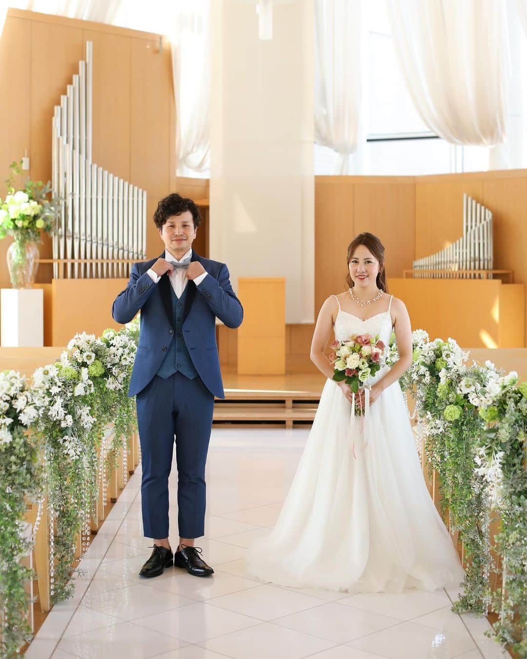 【公式】小さな結婚式さんのインスタグラム写真 - (【公式】小さな結婚式Instagram)「@petit.wedding をフォローしてね♩ #小さな結婚式 をつけてのお写真投稿も大歓迎です♡ こちらの公式IGでリグラムさせていただきます＊ .  特別な一日を形に残しませんか？* 木のぬくもり溢れるチャペルでの挙式は アットホームな雰囲気の中 素敵なウェディングが叶います♡ . >>#小さな結婚式千葉店 . ——————— #小さな結婚式  #petitwedding #前撮り #結婚式  #プレ花嫁 #卒花 #アットホーム #少人数 #家族婚 #少人数結婚式 #ウェディング #ウェディングドレス #wedding #bridal #weddingdress #花嫁 #結婚式準備 #式場探し #日本中のプレ花嫁さまと繋がりたい #結婚式の思い出に浸る会 #結婚準備 #千葉 #千葉花嫁 #チャペル  #チャペル挙式 #フォト #フォトウェディング #チャペルフォト」12月11日 17時27分 - petit.wedding