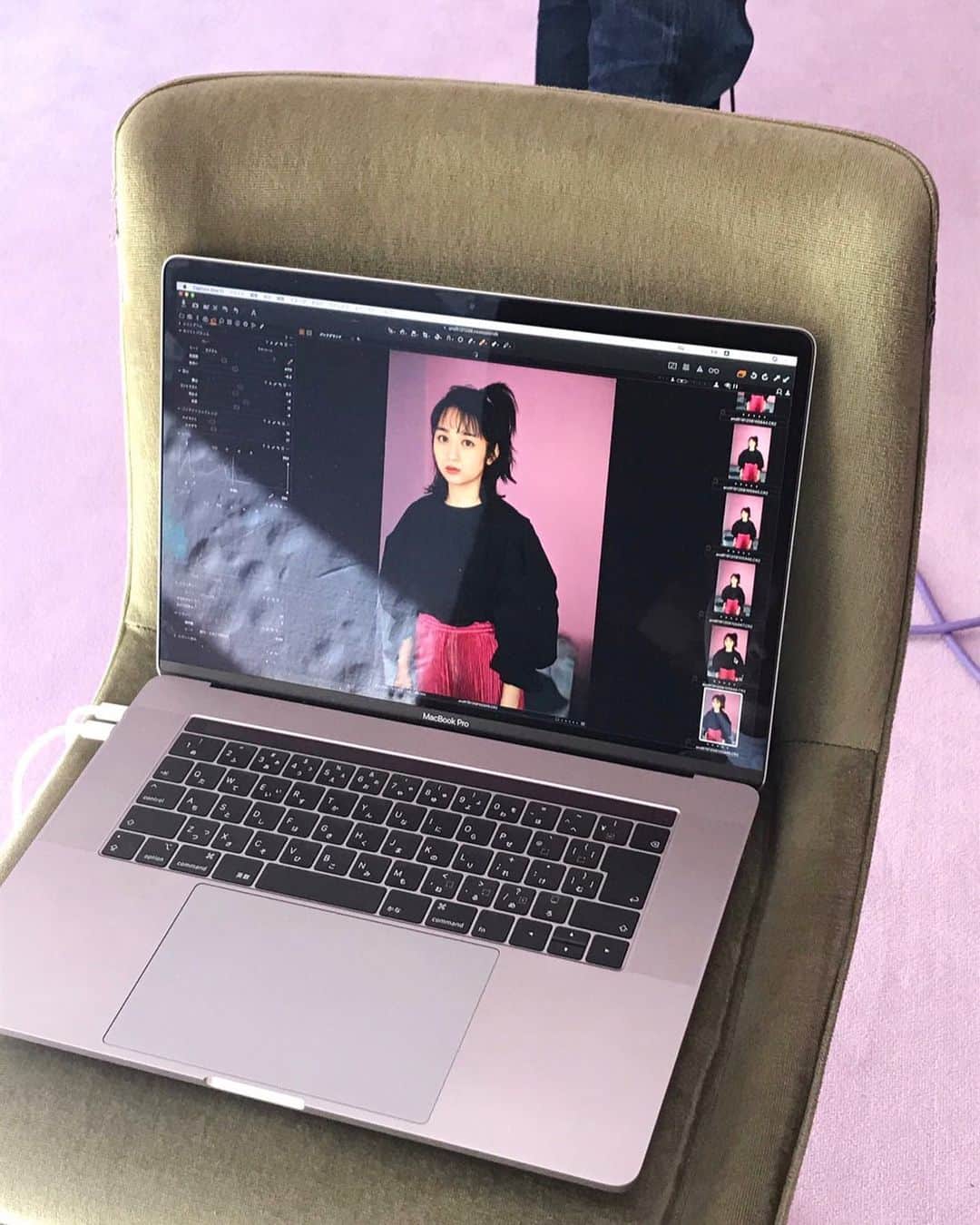 小川暖奈のインスタグラム：「実はこの前の韓国で、洋服のバイヤーをさせていただき、先日その撮影も終わりました！ 服がずーっと大好きで、自分でセレクトした洋服をお届けできるなんて、夢のよう。。！😭💫 . 近々、またお知らせするので、お楽しみにっ🌹🌹🌹」