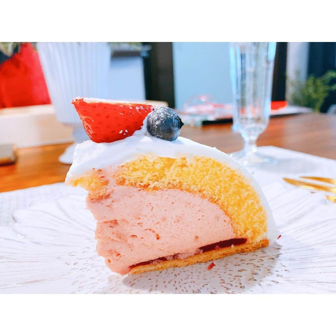 田尻夏樹（なつきんぐ）さんのインスタグラム写真 - (田尻夏樹（なつきんぐ）Instagram)「クリスマスケーキのお料理教室へ行ってきました🎄 . 自分で作ったと思えないような、お店で買ったようなケーキが出来あがりました☺️💕💕 と、自画自賛😅 . . もっと色んなお料理学びたい♡ . . #お料理教室 #クリスマスケーキ手作り  #お菓子作り初心者」12月11日 17時45分 - tajiri_natsuki