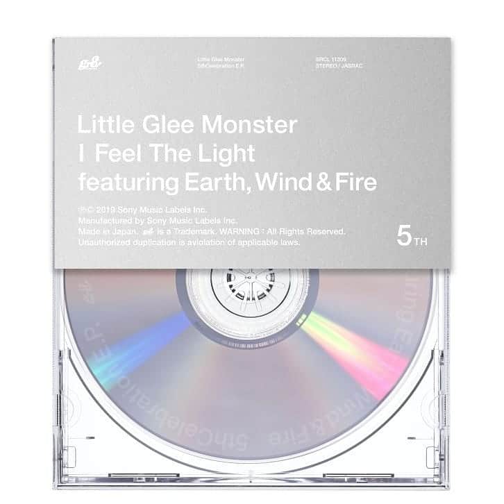 Little Glee Monsterさんのインスタグラム写真 - (Little Glee MonsterInstagram)「. 2019/12/11. 5thCelebration EP『I Feel The Light』Release!!!!! . 「I Feel The Light featuring Earth, Wind & Fire」は、LAでレコーディングを行ったEarth, Wind & Fireとのコラボ曲！. 「コカ・コーラ」のウィンターキャンペーン2019ソングに起用されているハッピーなクリスマスソング「愛しさにリボンをかけて」はもちろん、初音源化のライブ音源など、他3曲を収録しています😊  初回生産限定盤特典のDVDには. 📀「I Feel The Light featuring Earth, Wind & Fire」ミュージックビデオ. 📀「LA Documentary Film」LAでのレコーディングの様子などを語ったソロインタビューを含むドキュメンタリー. を収録！ 盛りだくさんな内容です！. 光差すキラキラとしたアートワークにもご注目ください！  #littlegleemonster #ifeelthelight #愛しさにリボンをかけて」12月11日 17時45分 - littlegleemonster_official