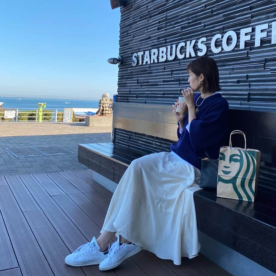 美生のインスタグラム：「先日のおうちLIVEで﻿ 皆さんに選んでもらったnavy♡﻿ ﻿ むちゃくちゃお気に入り❤️﻿ 皆さんに相談して本当に良かったです❤️﻿ ありがとうございます🥰﻿ ﻿ ﻿ 今月の @donobanweb も かわいい新作﻿がてんこ盛りなので﻿ また相談に乗ってくださると﻿ 嬉しいです🥺🙏✨﻿ ﻿ ﻿ 今日のランチLIVEで﻿ ゆかちんさんとみわちゃんが﻿ 紹介してくれたアイテムがall﻿ happy priceになってます♡♡﻿ ﻿ このもちもちニットも先週のpush priceに♡﻿ ぜひチェックしてみてくださいね🥰﻿ ﻿ ﻿ ﻿ ﻿」