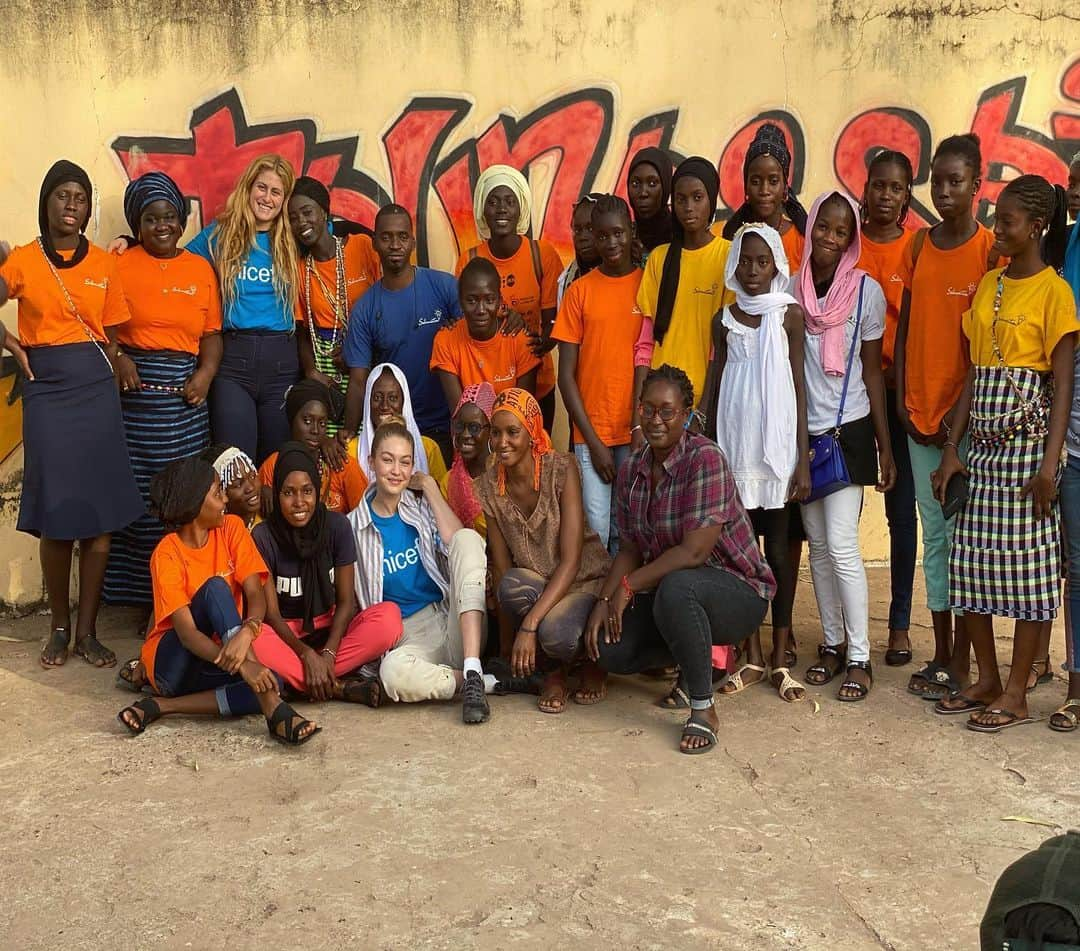 ジジ・ハディッドさんのインスタグラム写真 - (ジジ・ハディッドInstagram)「Yesterday, at a Youth Center in Kolda, where we met with the Young Women’s Club who have recently completed a 12-day UNICEF supported Digital and Entrepreneurial Workshop where they learned video, website, podcast, and app making, and even how to build and program a robot!! Their presentations were based on themes they chose, of important messaging they have been discussing with the Youth Center, such as underaged-marriage and FGM. These girls were so inspiring ! & they want you to know that they are intelligent leaders, and just as competent as women from urban areas; they just want to be given the tools to succeed! They want to be doctors, lawyers, agriculture engineers, & journalists, (one girl even said she wants to work for UNICEF!!:)), and are inspiring more youth here to open often-taboo conversation topics to spread sensitization in their communities and families !! So grateful to them for sharing their stories and projects with us. As always, we ask permission of anyone whose photos we take and before our visits everyone present is made aware and asked if they’d like to take part. Also, my first question is always “What would you like us to tell the world about you?” to make sure the narrative is reflective of that. Huge appreciation for everyone who let us share their stories this week to help spread awareness about how and why UNICEF support is needed and how we can all help! 🧡 🇸🇳」12月11日 18時07分 - gigihadid