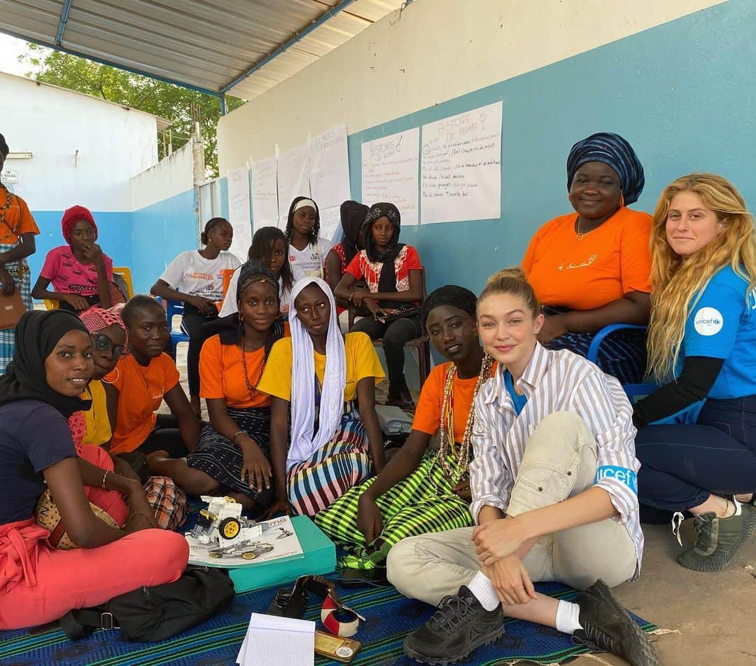 ジジ・ハディッドさんのインスタグラム写真 - (ジジ・ハディッドInstagram)「Yesterday, at a Youth Center in Kolda, where we met with the Young Women’s Club who have recently completed a 12-day UNICEF supported Digital and Entrepreneurial Workshop where they learned video, website, podcast, and app making, and even how to build and program a robot!! Their presentations were based on themes they chose, of important messaging they have been discussing with the Youth Center, such as underaged-marriage and FGM. These girls were so inspiring ! & they want you to know that they are intelligent leaders, and just as competent as women from urban areas; they just want to be given the tools to succeed! They want to be doctors, lawyers, agriculture engineers, & journalists, (one girl even said she wants to work for UNICEF!!:)), and are inspiring more youth here to open often-taboo conversation topics to spread sensitization in their communities and families !! So grateful to them for sharing their stories and projects with us. As always, we ask permission of anyone whose photos we take and before our visits everyone present is made aware and asked if they’d like to take part. Also, my first question is always “What would you like us to tell the world about you?” to make sure the narrative is reflective of that. Huge appreciation for everyone who let us share their stories this week to help spread awareness about how and why UNICEF support is needed and how we can all help! 🧡 🇸🇳」12月11日 18時07分 - gigihadid