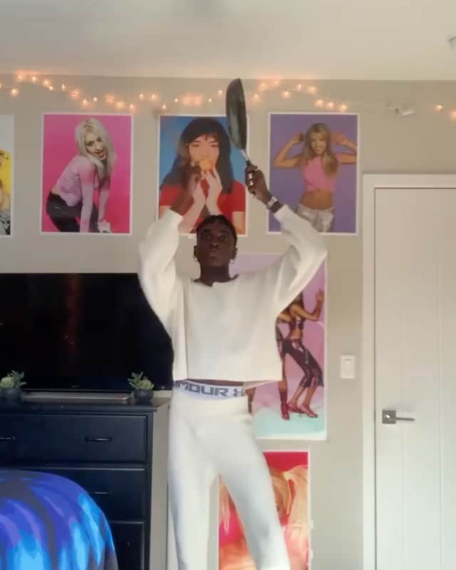 アシュレイ・ベンソンのインスタグラム：「Preach honey @rickeythompson」