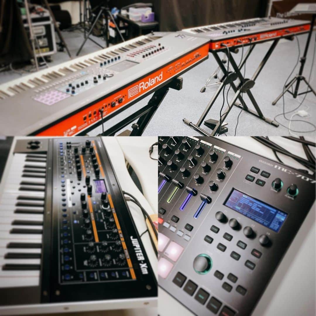 ただすけのインスタグラム：「久々にRolandへ新製品を説明して貰いに行ってきました〜。 解像度が上がり、気分も上がりました。 モジュラー１回行ってからの今日だったので、とても楽しく時間が過ぎるのを忘れましたぁ。 #FANTOM #Jupiterxm #MC707」