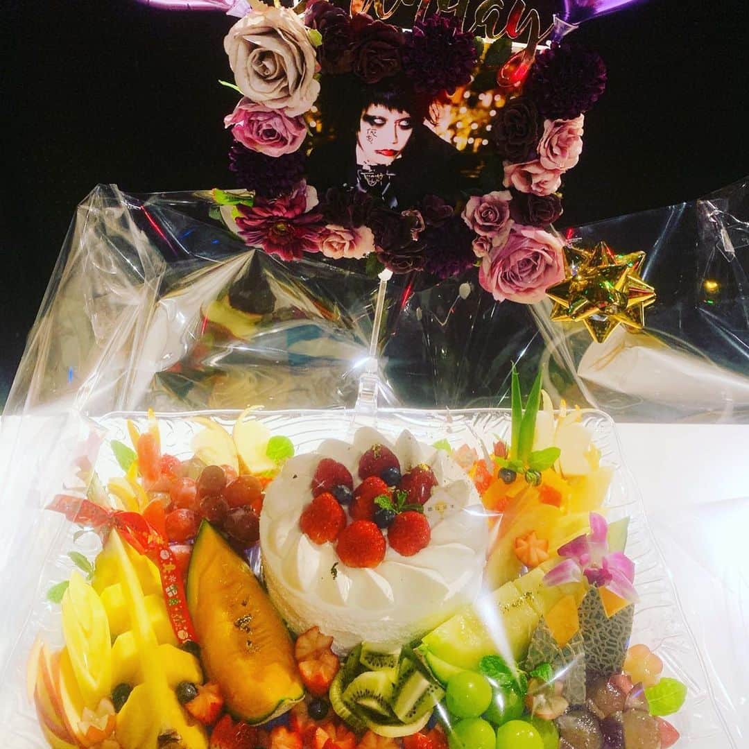 ADAPTER。さんのインスタグラム写真 - (ADAPTER。Instagram)「先日の誕生日、お花やケーキなどありがとうございました。」12月11日 18時16分 - ada_fukusuke
