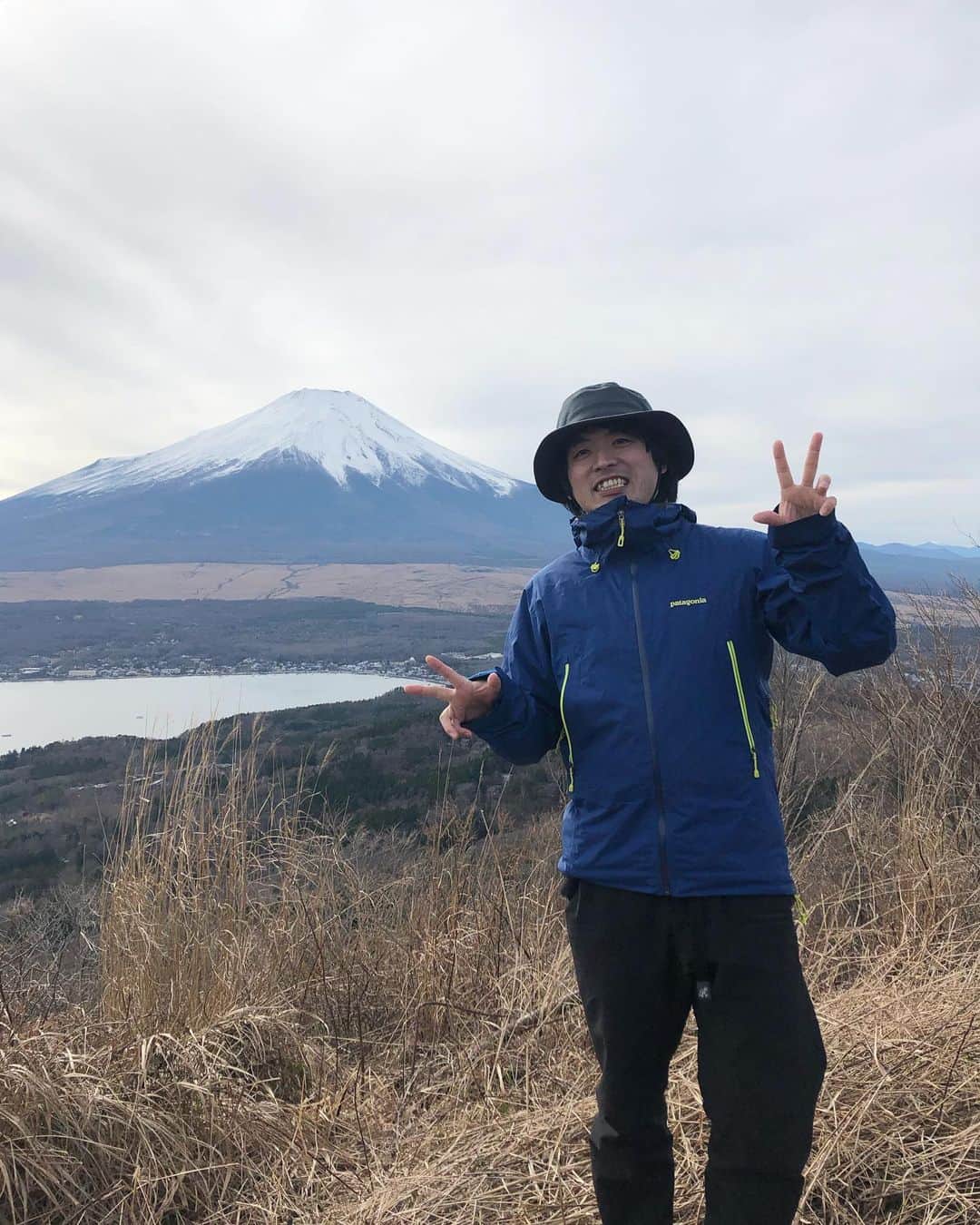 井澤惇のインスタグラム：「初登山を尊敬できる先輩方と。めちゃくちゃしんどかったけど、凄い登り終えた後気持ち良かった！！山頂の登山飯は本当に生き返るね」