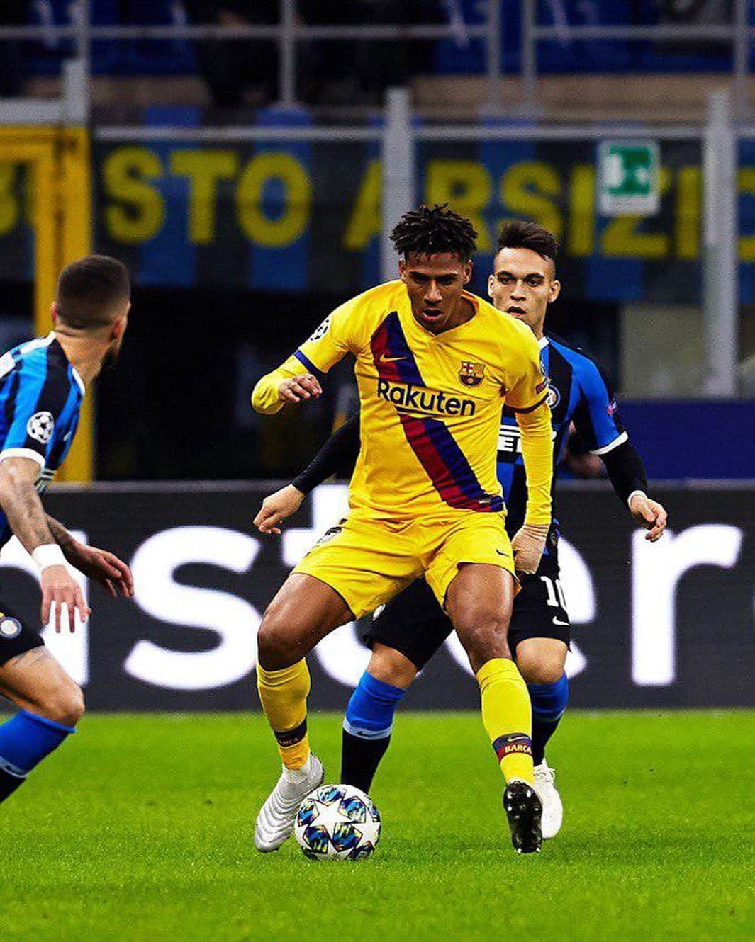 FCバルセロナさんのインスタグラム写真 - (FCバルセロナInstagram)「👏 Great game from our youngsters! 🤔 How do you rate yesterday's performance? ⬇️」12月11日 18時19分 - fcbarcelona