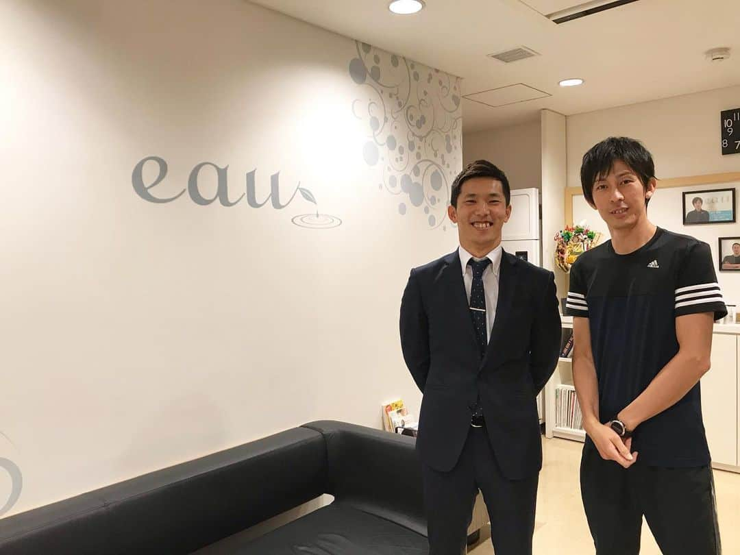 山内英輝さんのインスタグラム写真 - (山内英輝Instagram)「eauさんに行ってきました。 年内もトレーニングに行くのですが、このタイミングでご挨拶。  笑いシワ増えたなー笑」12月11日 18時32分 - hidekiyamauchi