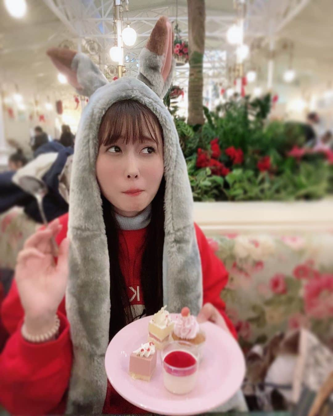 増澤璃凜子さんのインスタグラム写真 - (増澤璃凜子Instagram)「12月30日(月) 『リリコマスザワ'19 忘年会』 . 年の瀬ですぞ。まだ予定ないでしょ！ 絶対絶対たのしい時間にするよ〜！！ やったことなくてやってみたいことをします！ それに関した物販もします！！！！ ほんとは言いたいけど、内緒にしてたい🥺 あとフリマも最大3000円くらいで いつもより安くゲットできるようにしますよ！ 忘年会らしいゲーム大会もします🤹‍♀️🤹‍♀️ . ハイライトの忘年会からチケットゲットできます！ お待ちしてます！！！！！！！！！ . 新宿ネイキッドロフト OPEN 12:00 / START 13:00 前売¥2000 / 当日¥2500　※要1オーダー(¥500以上) 前売はe+にて発売中！！！！！ #増澤璃凜子 #リリコマスザワ #ゲスト #川﨑珠莉 #福井夏」12月11日 18時36分 - ririkomasuzawa