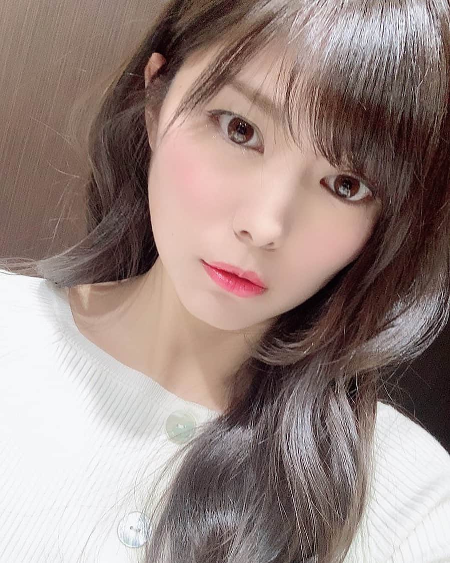 熊林保奈美のインスタグラム：「* . 美容室行って髪若返った🙌🏻 イルミナカラーの透明感凄い🙌🏻 いつもありがとうございますー！ . @morita_white . * #モデル #撮影会モデル #ポートレートモデル #サロンモデル #レースクイーン #RQ #熊林保奈美 #道産子 #Japanesegirl #paddokgirls #pitgirl #instalike #selfie #맞팔 #선팔 #맞팔 #셀피 #美容室帰りは気分がいい」