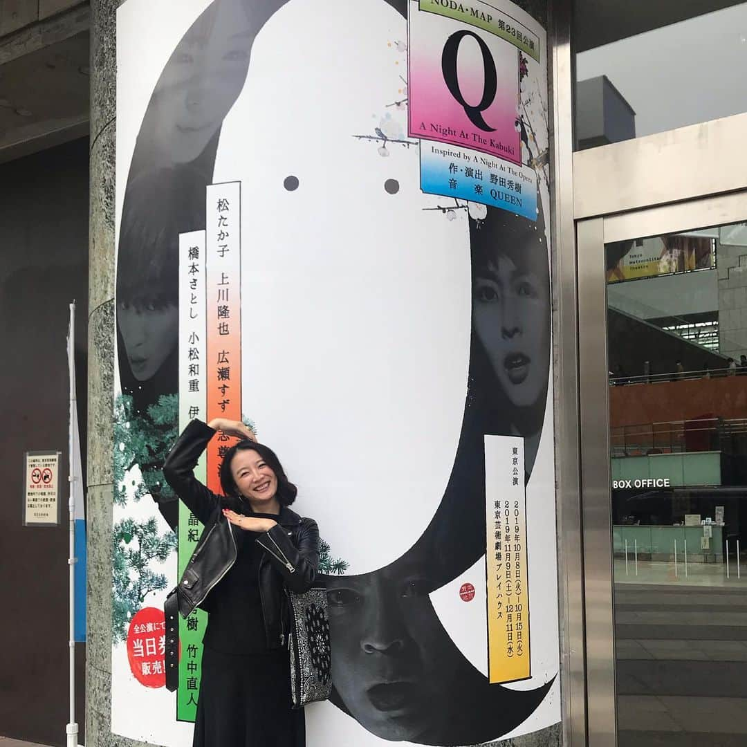 澤田泉美さんのインスタグラム写真 - (澤田泉美Instagram)「昨日は、野田地図『Q〜A Night At The Kabuki〜』を観劇してきました！！！今日で、千秋楽でしたので滑り込みでしたがみにいけてよかったです。 毎度のことながら、観劇が終わってからは頭の中を、グルグルぐるぐる観たばかりの演劇のことで頭がいっぱいになります。  野田秀樹さんの凄さたるや。 演じる役者さん達にも、本当に感動します。 舞台の演出、ヘアメイク、衣装、何から何まで圧倒されっぱなしの野田マップ。  観に行けたことに感謝。 ありがとうございました！！！ #野田地図#nodamap  #Q#東京芸術劇場」12月11日 19時01分 - izumi.sawada