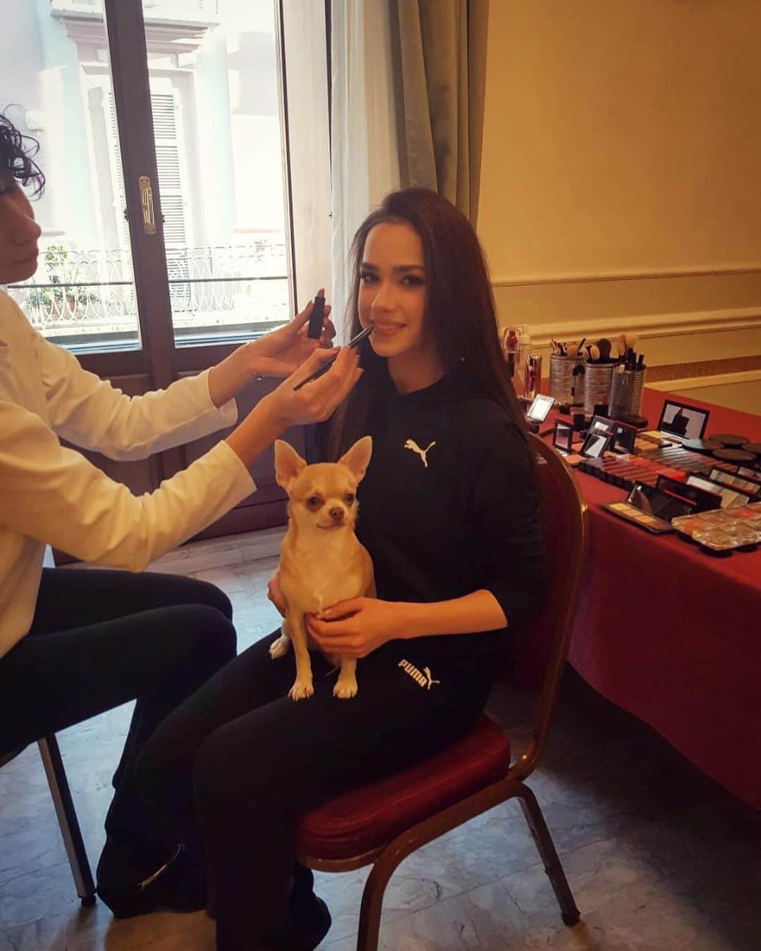 アリーナ・ザギトワさんのインスタグラム写真 - (アリーナ・ザギトワInstagram)「🐶💄😆 #makeup @shiseido #shiseidoginzatokyo」12月11日 19時15分 - azagitova