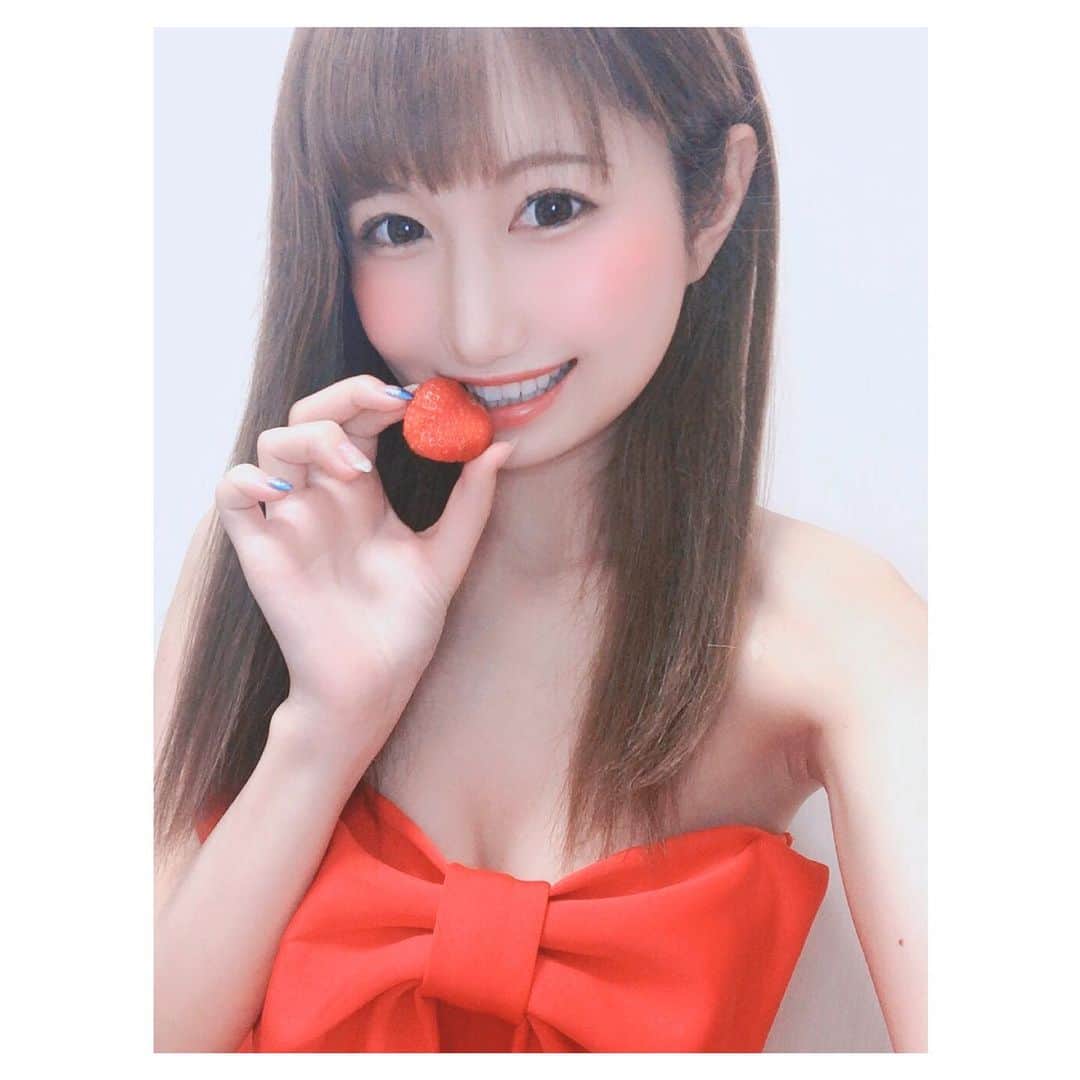 結城明日翔さんのインスタグラム写真 - (結城明日翔Instagram)「* いちご好き🍓( '-' 🍓 )ｲﾁｺﾞﾊﾟﾝﾁ * #いちご #あまおう #🍓 #strawberry #selfie」12月11日 19時14分 - yuki_asuka_