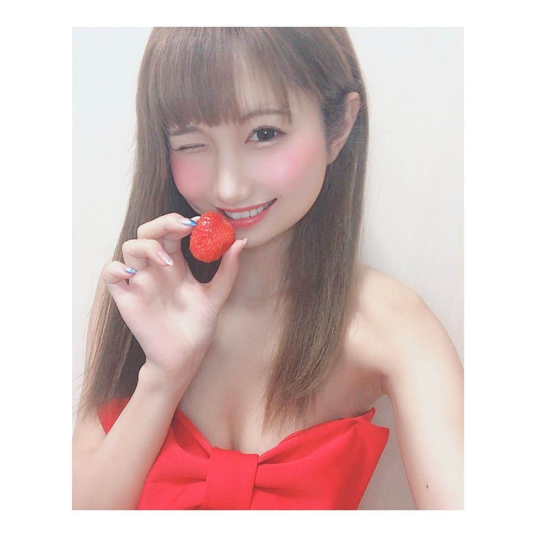 結城明日翔さんのインスタグラム写真 - (結城明日翔Instagram)「* いちご好き🍓( '-' 🍓 )ｲﾁｺﾞﾊﾟﾝﾁ * #いちご #あまおう #🍓 #strawberry #selfie」12月11日 19時14分 - yuki_asuka_