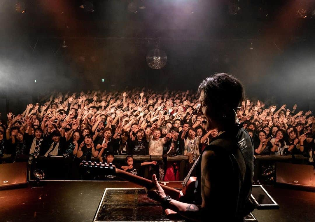 MIYAVI（石原貴雅）さんのインスタグラム写真 - (MIYAVI（石原貴雅）Instagram)「🙏 @miyavi_ishihara “NO SLEEP TILL TOKYO” World Tour 2019 JAPAN🇯🇵 Day 2 12.9 #Sendai #Rensa ご来場の皆様ありがとうございました！🙏 ． ． Photo By: @mikeyboiiiiii ． 【リリース情報】 MIYAVI NEW ALBUM 💿 NO SLEEP TILL TOKYO 7.24 Release⬇️⬇️ https://umj.lnk.to/miyavi_nsttPR ． 【ライブ情報】 「MIYAVI “NO SLEEP TILL TOKYO” World Tour 2019 JAPAN」 12/5 Sapporo | Zepp Sapporo 12/9 Sendai | Rensa 12/10 Nagoya | Zepp Nagoya 12/12 Fukuoka | Zepp Fukuoka 12/18 Tokyo | Zepp DiverCity TOKYO 12/21 Osaka | Zepp Osaka Bayside ． MIYAVI ファンクラブ ”MYV CREW” 2019年度会員受付中！！ MIYAVI Fan Club“ MYV CREW” 2019 Membership Admission and Renewal Information  ご入会方法は⬇️ http://myv382tokyo.com/myvcrew/about.html ． ． #MIYAVI #NoSleepTillTokyo #NSTT #UnderTheSameSky #MYVCREW #NorthAmerica #USA #CANADA #MEXICO #EUROPE #ASIA #JAPAN #live #札幌 #仙台 #名古屋 #福岡 #東京 #大阪」12月11日 19時27分 - miyavi_staff