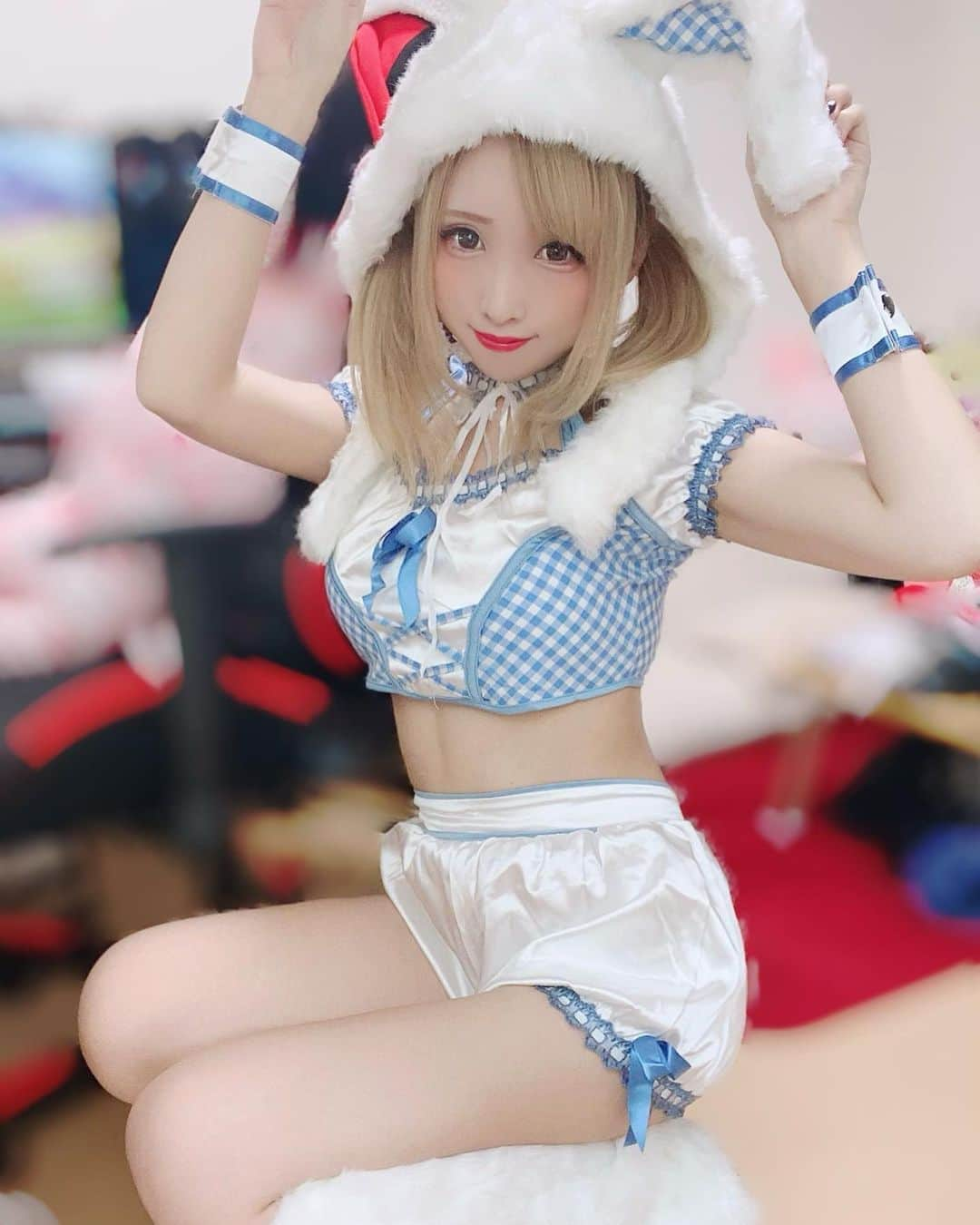 みったんのインスタグラム：「White Rabbit🐰💓 #youtuber #youtube #cosplay #cosplayer #cosplaygirl #japan #japanesegirl #esports #progamer #streamer #rabbit #white #winter #sexy #ashhair」