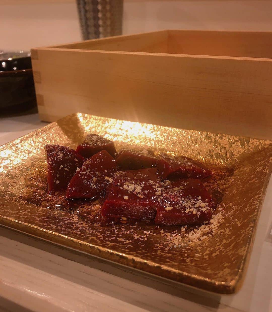 鬼辻麻衣さんのインスタグラム写真 - (鬼辻麻衣Instagram)「📍北新地  馬光 🐴 ・ ・ 🐴肉のはりはり鍋が美味しすぎて、ほとんど私が食べました🧡 お出汁がちょっと甘くて、好みの味だった！ お刺身もレバーも、最高。 #馬肉専門店馬光 #北新地馬光 #馬肉 #大阪グルメ」12月11日 19時31分 - kitsumai
