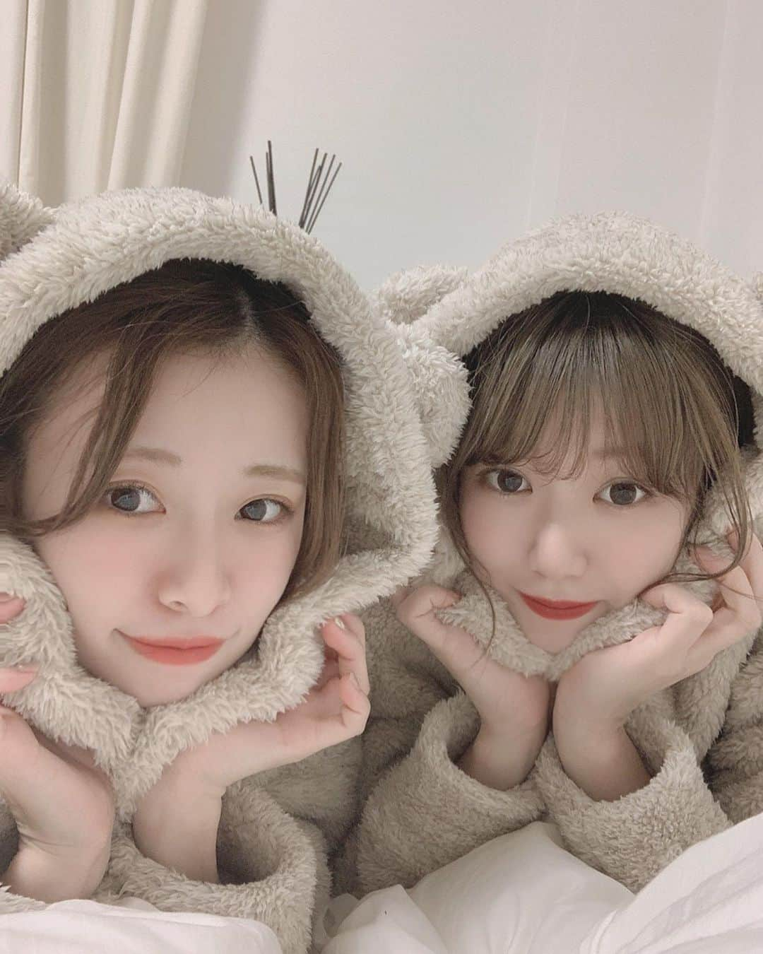 岡元優香さんのインスタグラム写真 - (岡元優香Instagram)「このまえ お泊りしたときに🧸♡🧸 ふわふわのくまパジャマ🧸 . . #gu#guパジャマ #パジャマ女子会  #パジャマパーティー #はるゆか #マシュマロフィールクマミミパーカラウンジセット  #guパジャマパーティー #gu購入品 #ジーユーコーデ」12月11日 19時32分 - ___o3yuka._