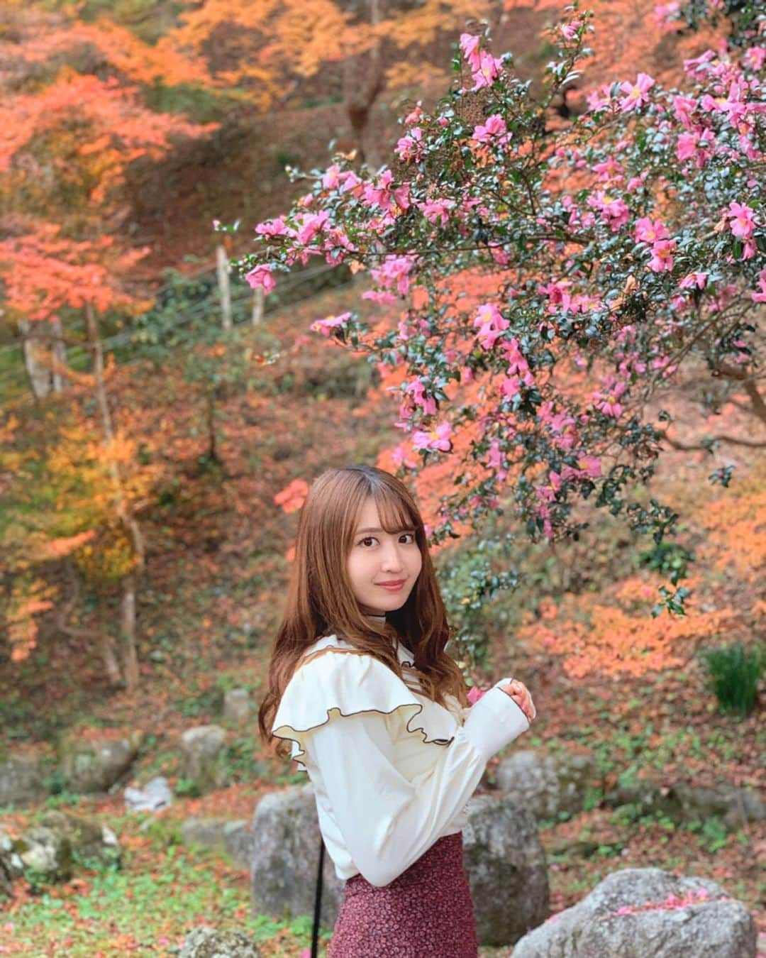 沢井里奈さんのインスタグラム写真 - (沢井里奈Instagram)「♡ . お花と紅葉🌸🍁 . #camera #portrait #lilybrown #apuweiserriche #coordinate #instalove #instagood #instagramjapan #japanesegirl #girls #풍경 #팔로우 #香嵐渓 #紅葉 #もみじ #紅葉狩り #紅葉祭り #紅葉スポット #紅葉狩りコーデ #愛知県 #足助町 #ポートレート #さわーおでかけ #さわーコーデ #沢井里奈」12月11日 19時34分 - sawairina