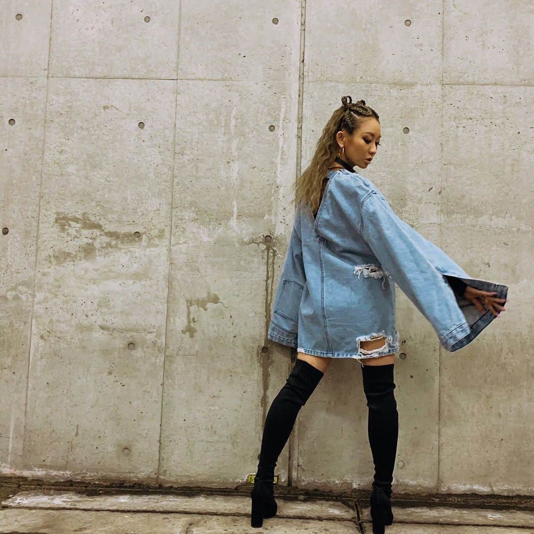 倖田來未さんのインスタグラム写真 倖田來未instagram Ponystone Kodakumi Denim Jacket 溺愛し過ぎて 懇願してコラボ商品を作らせていただきました 私の良く着ているパンチ効いてる系のデニムは ほとんどponystoneのものってくらい大好きなブランド