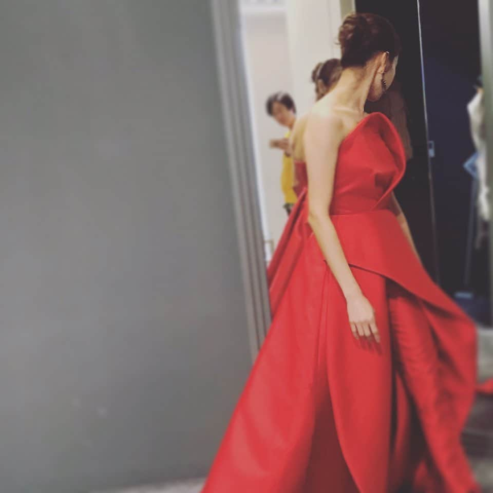 ハン・ウンジョンさんのインスタグラム写真 - (ハン・ウンジョンInstagram)「. red dress👠」12月11日 19時58分 - dagam_han