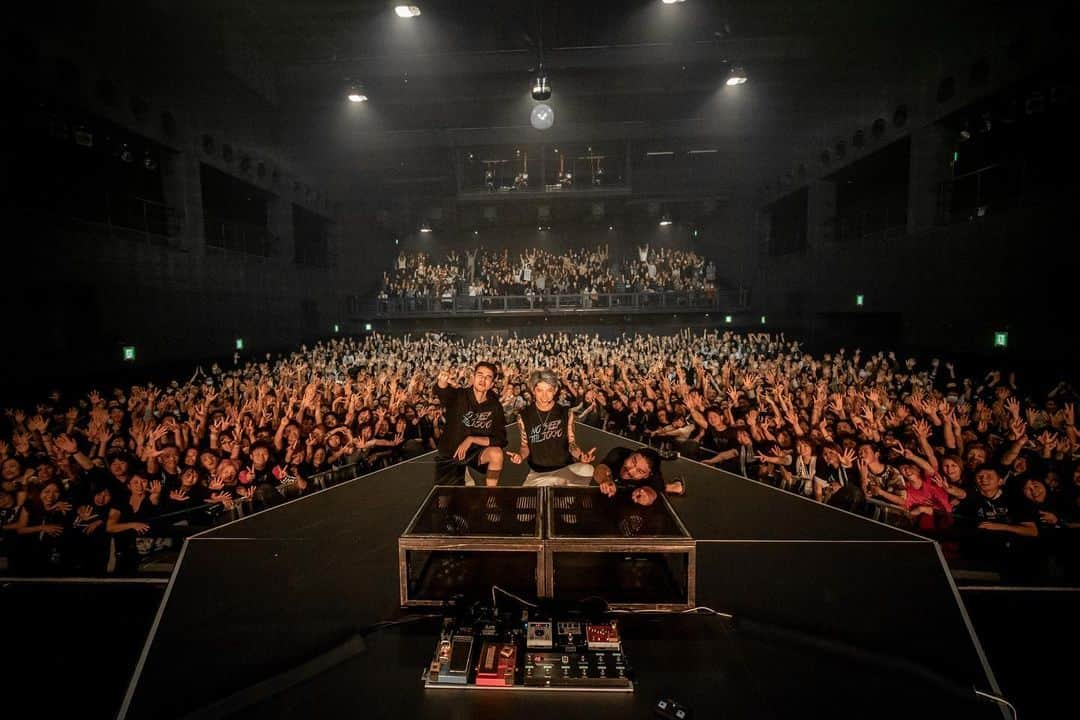 MIYAVI（石原貴雅）さんのインスタグラム写真 - (MIYAVI（石原貴雅）Instagram)「🙏 @miyavi_ishihara “NO SLEEP TILL TOKYO” World Tour 2019 JAPAN🇯🇵 Day 3 12.10 #Nagoya #ZeppNagoyaご来場の皆様ありがとうございました！🙏 ．  Next Up! Day 4 12.12 #Fukuoka #ZeppFukuoka ． Photo By: @mikeyboiiiiii ． 【リリース情報】 MIYAVI NEW ALBUM 💿 NO SLEEP TILL TOKYO 7.24 Release⬇️⬇️ https://umj.lnk.to/miyavi_nsttPR ． 【ライブ情報】 「MIYAVI “NO SLEEP TILL TOKYO” World Tour 2019 JAPAN」 12/5 Sapporo | Zepp Sapporo 12/9 Sendai | Rensa 12/10 Nagoya | Zepp Nagoya 12/12 Fukuoka | Zepp Fukuoka 12/18 Tokyo | Zepp DiverCity TOKYO 12/21 Osaka | Zepp Osaka Bayside ． MIYAVI ファンクラブ ”MYV CREW” 2019年度会員受付中！！ MIYAVI Fan Club“ MYV CREW” 2019 Membership Admission and Renewal Information  ご入会方法は⬇️ http://myv382tokyo.com/myvcrew/about.html ． ． #MIYAVI #NoSleepTillTokyo #NSTT #UnderTheSameSky #MYVCREW #NorthAmerica #USA #CANADA #MEXICO #EUROPE #ASIA #JAPAN #live #札幌 #仙台 #名古屋 #福岡 #東京 #大阪」12月11日 20時04分 - miyavi_staff