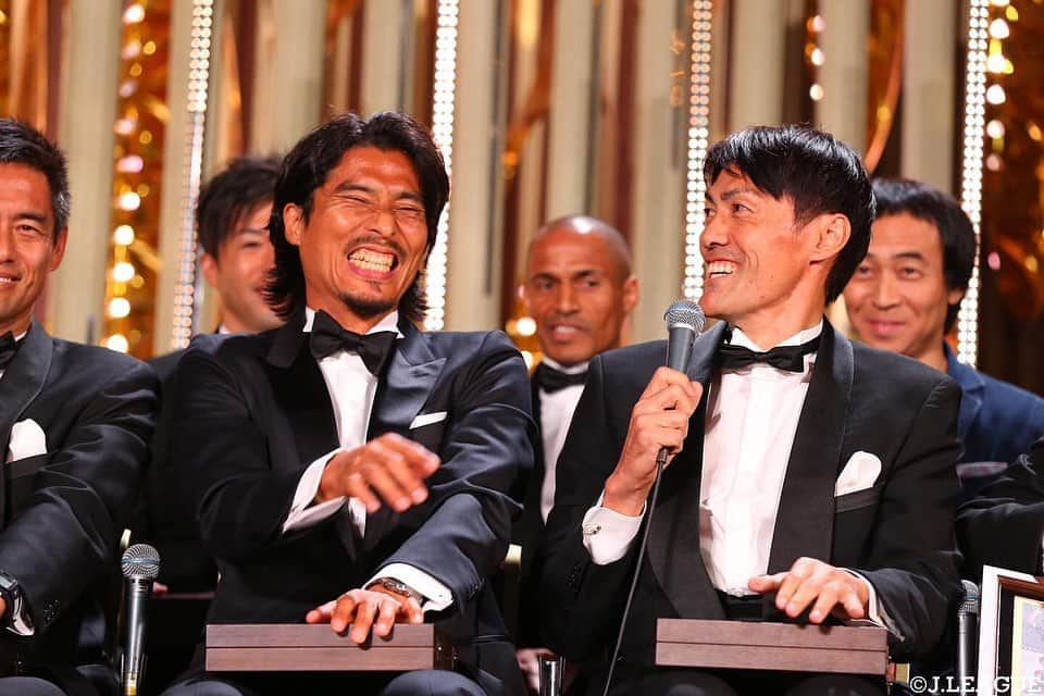 Ｊリーグさんのインスタグラム写真 - (ＪリーグInstagram)「＼ オフショットをお届け💕 ／﻿ ﻿ ﻿ 週末に行われた﻿ Ｊリーグアウォーズ💐﻿ 受賞者やプレゼンターの﻿ オフショットをお届け☺️✨﻿ ﻿ #ＪアウォーズもDAZN﻿ #Ｊアウォーズ ﻿ #Ｊリーグアウォーズ﻿ ﻿ #Ｊリーグ﻿ #jleague﻿ ﻿ #オフショット ﻿ #おめでとう #🏆 ﻿ #表彰式 ﻿ #awards﻿ #congratulations﻿ #喜田拓也﻿ #大津祐樹﻿ #松原健﻿ #扇原貴宏﻿ #マルコスジュニオール﻿ #林彰洋﻿ #室屋成﻿ #森重真人﻿ #小笠原満男﻿ #中澤佑二﻿ #川口能活﻿ #楢﨑正剛﻿ #巻誠一郎﻿ #森﨑和幸﻿ #横浜Fマリノス﻿ #FC東京﻿ #川崎フロンターレ」12月11日 20時14分 - jleaguejp