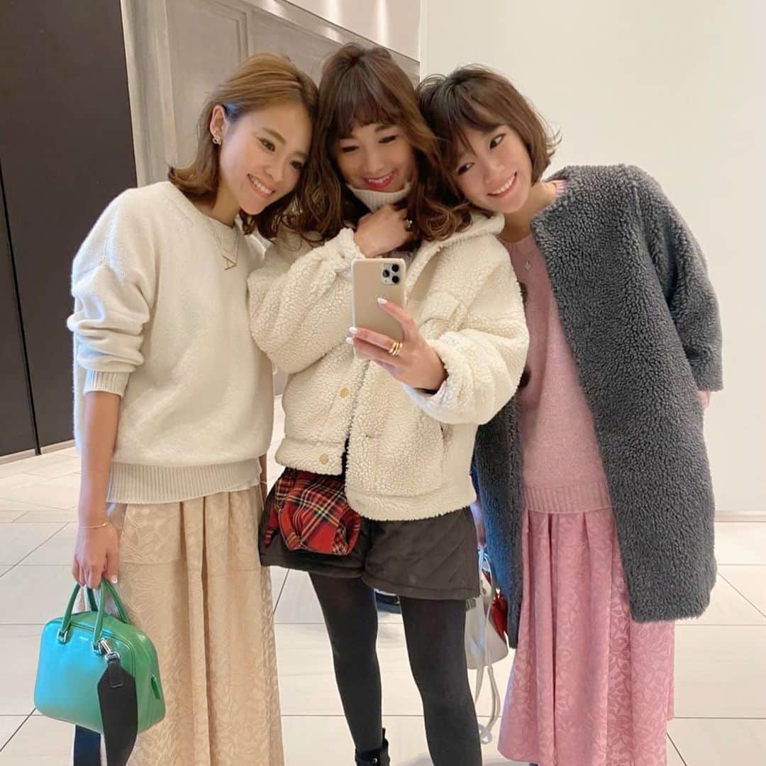 Risako Yamamotoさんのインスタグラム写真 - (Risako YamamotoInstagram)「shopping day♡ 一人だとなかなか決めれない私に心強い２人がいてくれたおかげで決めれました🥰❤️ ・ いつもありがと♡♡♡ #shopping #love」12月11日 20時23分 - risako_yamamoto