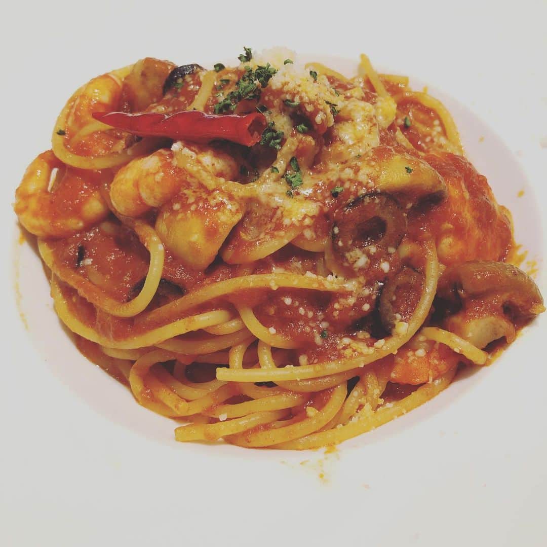 益田麻衣のインスタグラム：「高校のお友達と色々話して、たくさんの刺激をもらった日。 何かを極めたい。  #ランチ #パスタ #パン食べ放題 #ブリアン #パン屋 #京都 #北山」