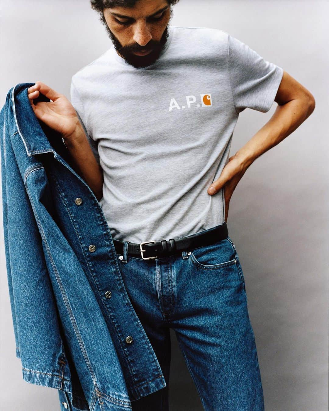 HYPEBEASTさんのインスタグラム写真 - (HYPEBEASTInstagram)「@hypebeaststyle: @apc_paris has tapped @carharttwip once again for a minimally refined workwear capsule, which builds on their ongoing concept of thick denim, duck canvas and warm cotton. The assemblage consists of a slew of understated garments colored in muted tones and emblazoned with stark co-branding, replacing the “C” in A.P.C. with Carhartt’s logo. Look for the capsule to release in January 2020.⁠⠀ Photo: @matteomontanariphotography/A.P.C.」12月11日 20時51分 - hypebeast