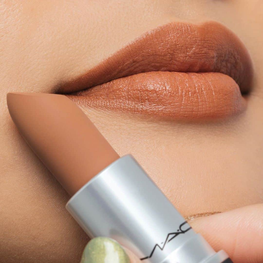 M∙A∙C Cosmetics Japanのインスタグラム：「ㅤ 2019年 M·A·Cアーティストが選ぶ マストハブ！ -リップ編- ㅤ 💄パウダー キス リップスティック インパルシブ ㅤ 赤みがない黄身がかったブラウン。目元を主役にしたメイクやスタイリッシュなブラウンメイクの合わせにおすすめ。 ㅤ ㅤ MAKEUP AND MODEL: M·A·C ARTIST ARISA NIIBE @macpro_tokyo PHOTO: @takaki_iwata ㅤ ㅤ ㅤ ㅤ ㅤ #MACCosmeticsJapan #MACコスメ #MACCosmetics #コスメ #メイク #リップ #リップメイク #ブラウン #ブラウンメイク #ブラウンリップ #マットリップ #スウォッチ #リップマニア #リップスティック #トレンド #トレンドメイク #持ち歩きコスメ #お気に入りコスメ #コスメ紹介 #セルフメイク #lip #lipstick #cosmetics #lipmakeup #makeup #beauty」