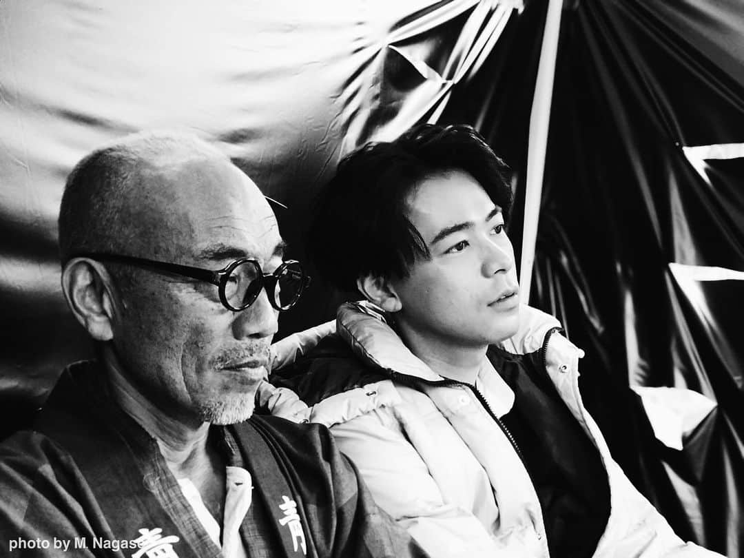 永瀬正敏さんのインスタグラム写真 - (永瀬正敏Instagram)「﻿ ﻿ “公開まで あと2日！！ ” 映画『カツベン！』﻿ ﻿ ﻿ from M.Nagase﻿ ﻿ ﻿ #カツベン！ #周防正行監督 #成田凌 くん﻿ #竹中直人 さん #撮影の合間にスマホで撮影﻿ #有難うございました﻿ #永瀬正敏 #masatoshinagase﻿ #masatoshi_nagase_photography﻿」12月11日 21時10分 - masatoshi_nagase_official