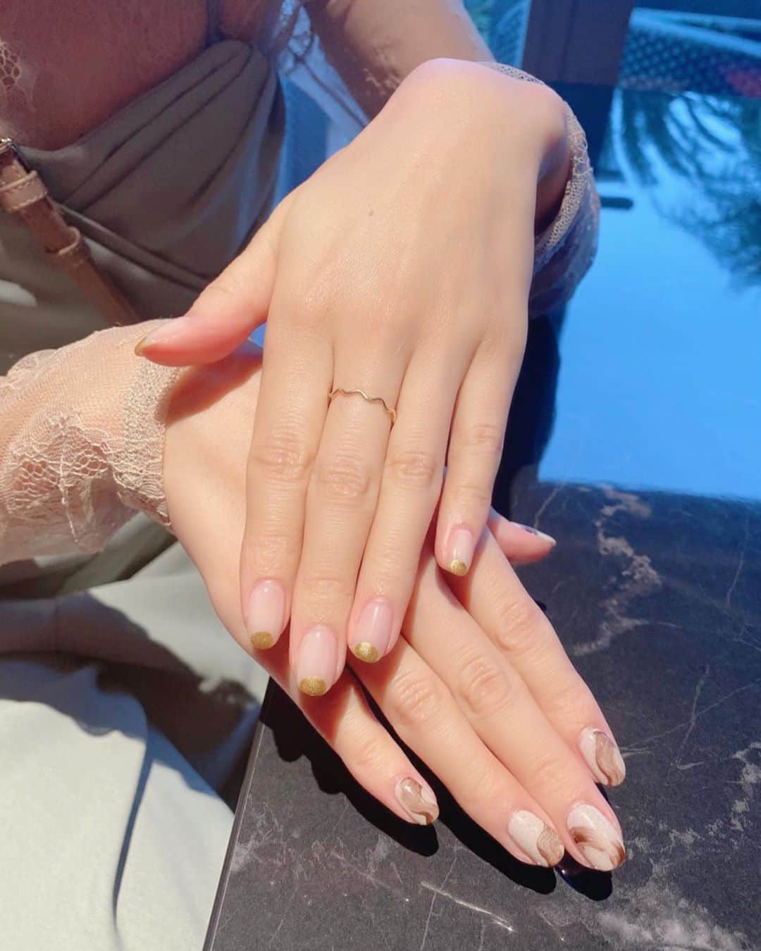 榊原伶奈のインスタグラム：「#ニュアンスネイル #あべこべネイル  #ネイル #ニュアンスネイル #アシメネイル #シンプルネイル」